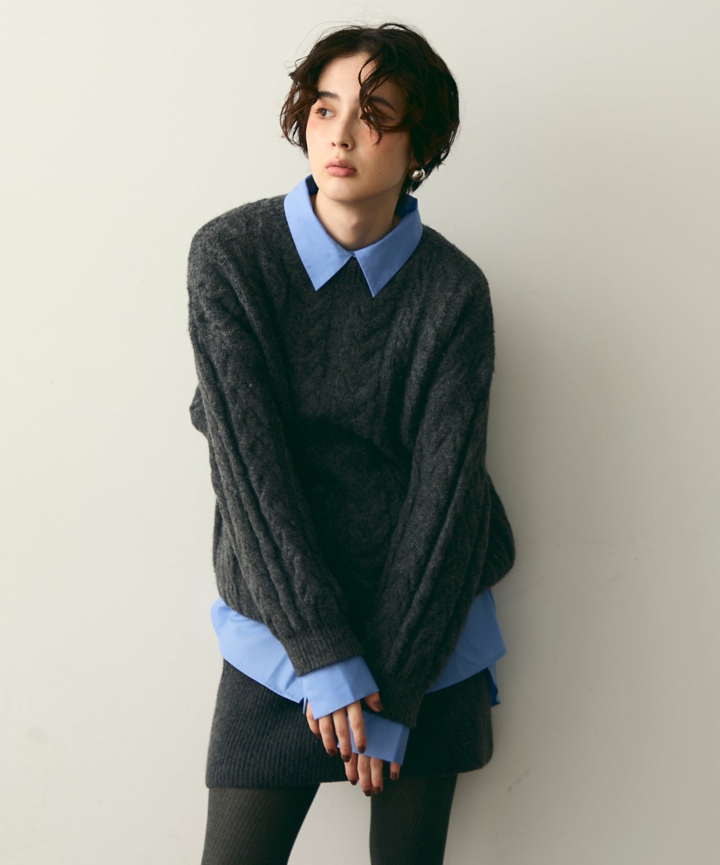 ケーブル編みルーズニットプルオーバー