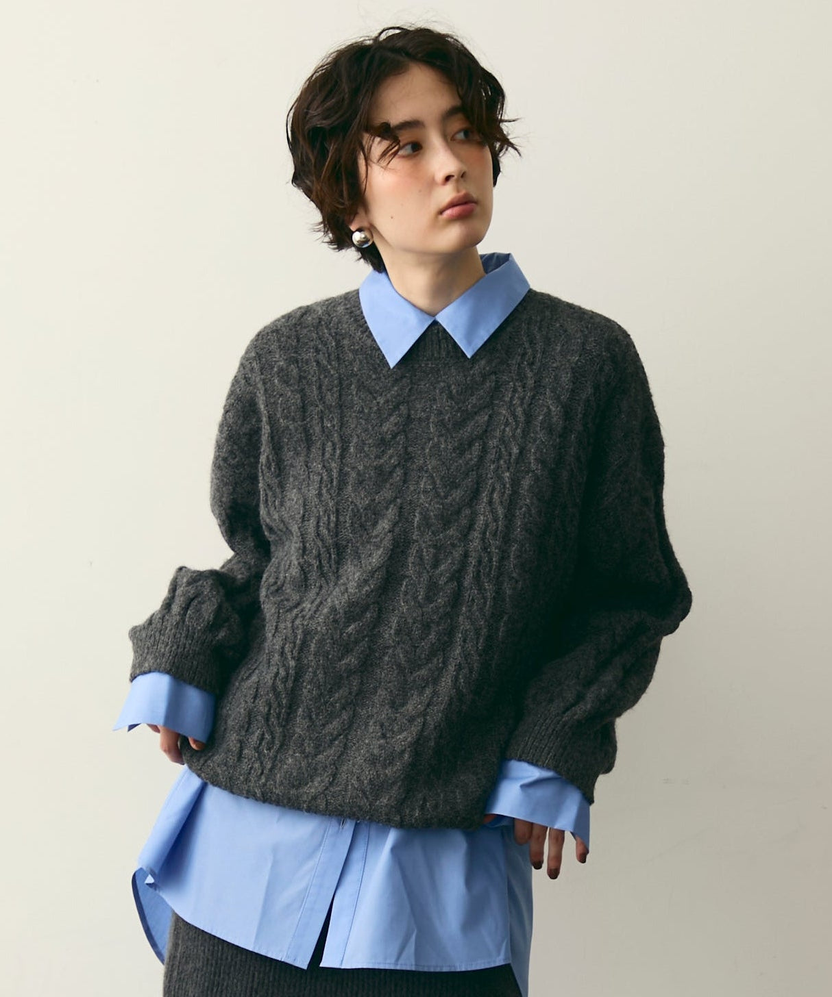 ケーブル編みルーズニットプルオーバー