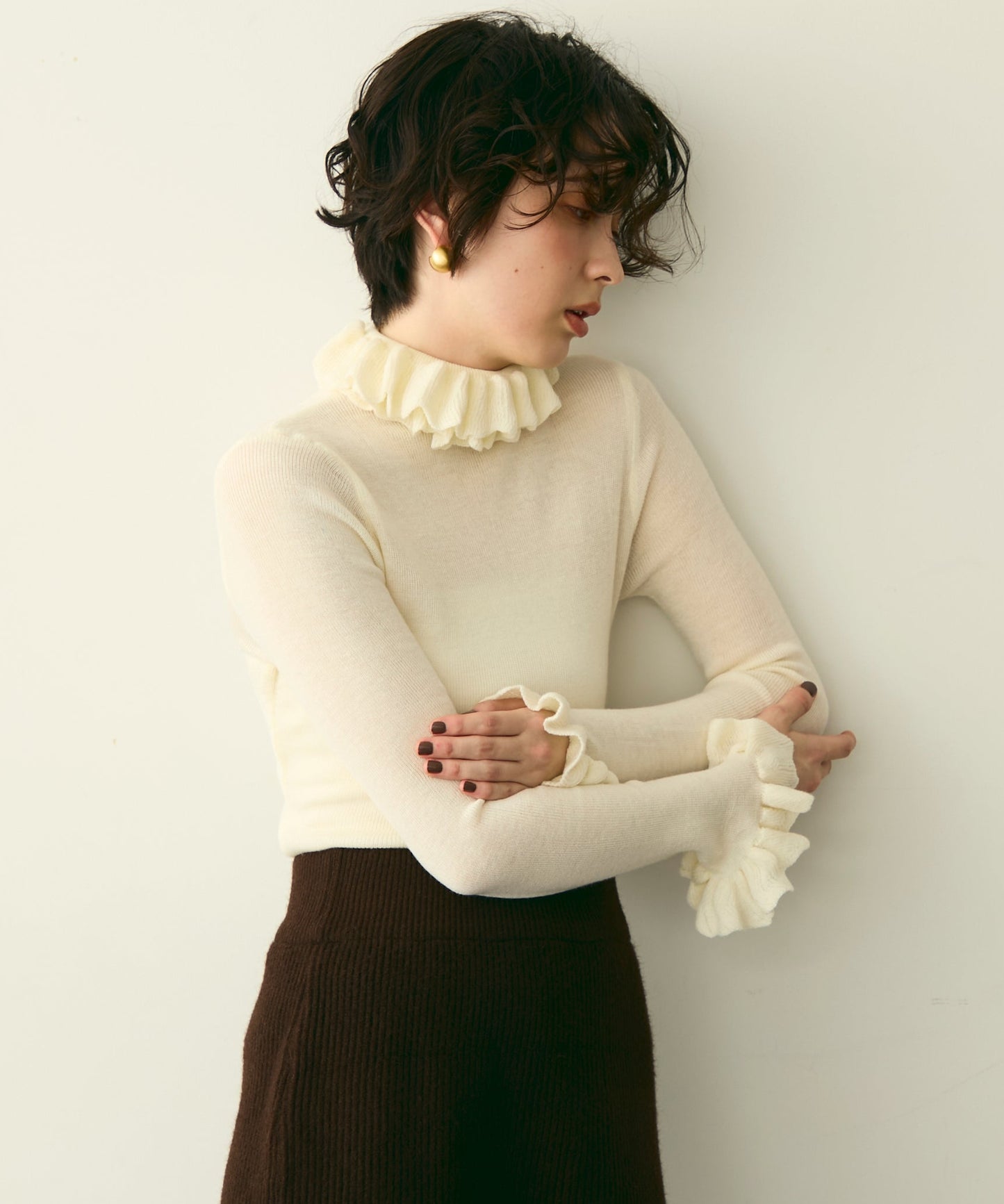 フリルネックニットプルオーバー
