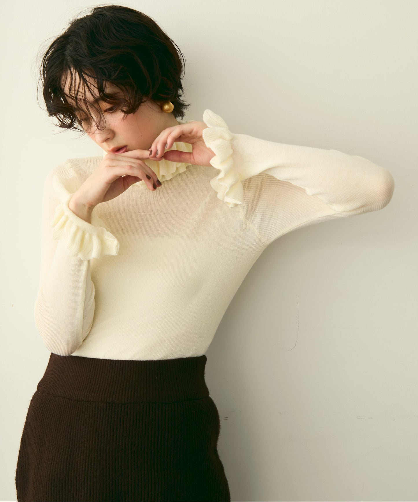 フリルネックニットプルオーバー