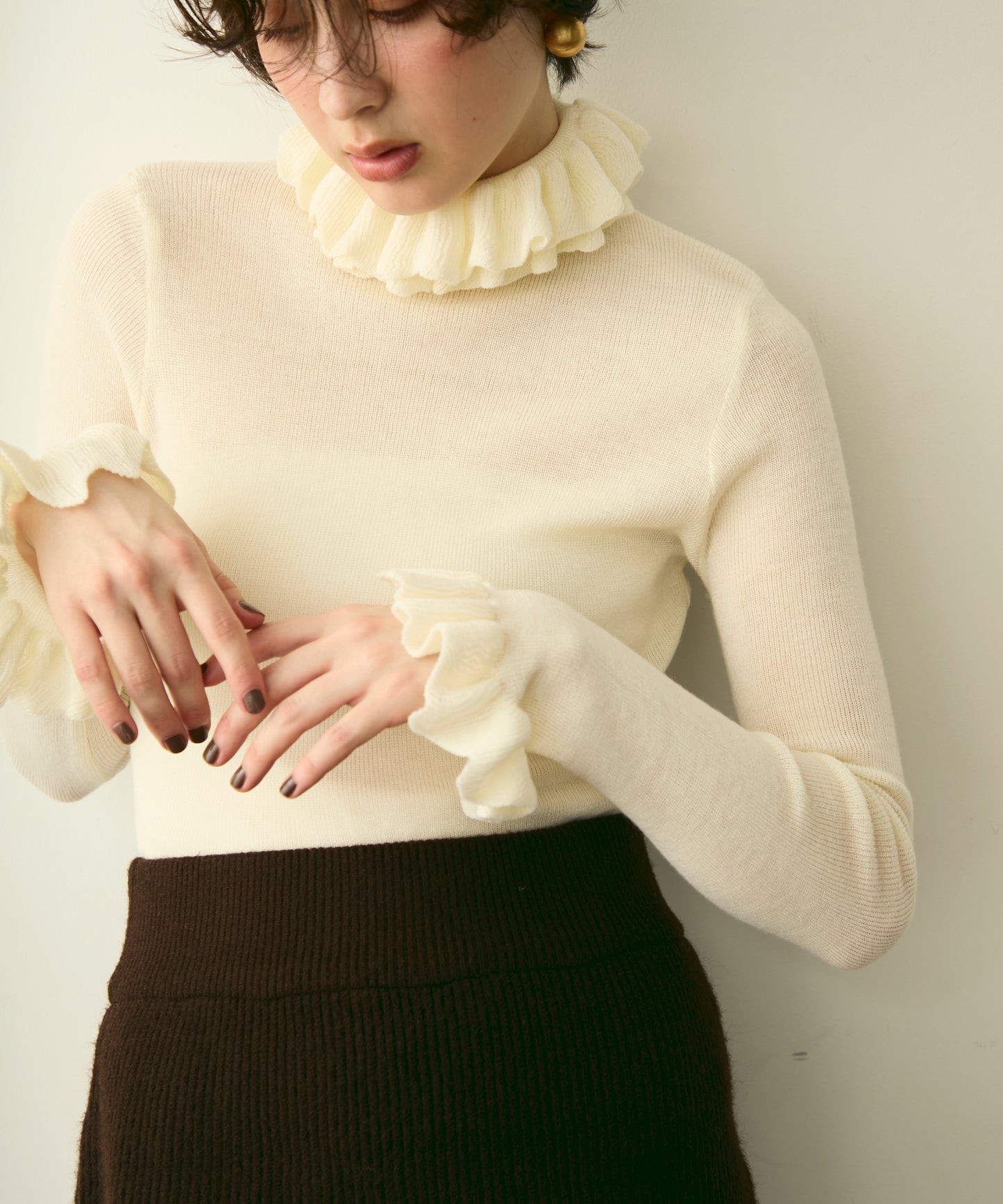 フリルネックニットプルオーバー
