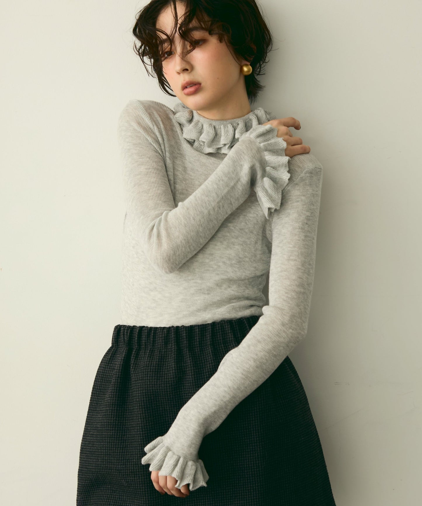 フリルネックニットプルオーバー