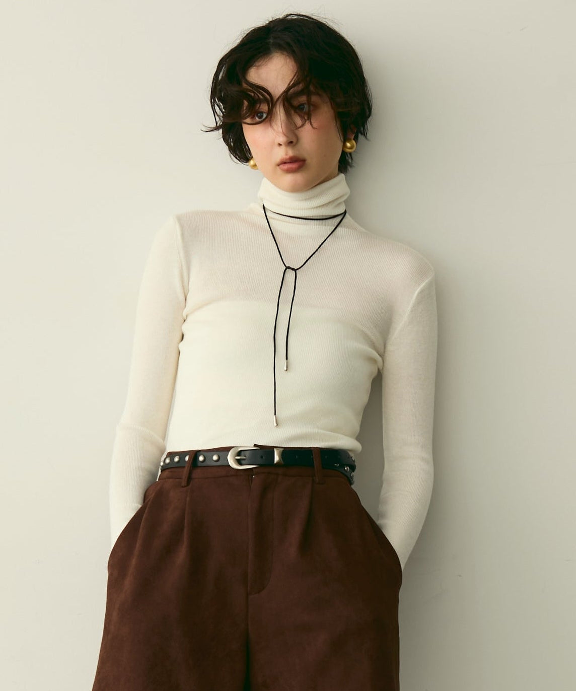 タートルネックリブ編みニットプルオーバー