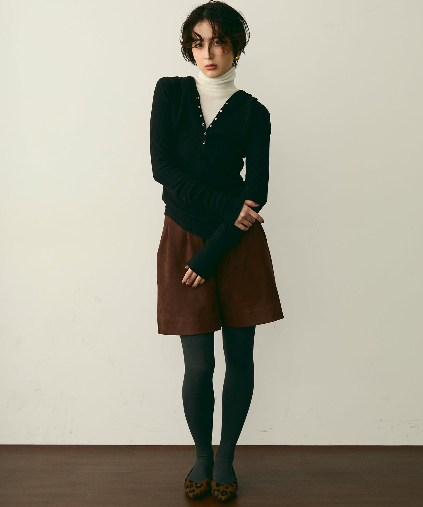 タートルネックリブ編みニットプルオーバー