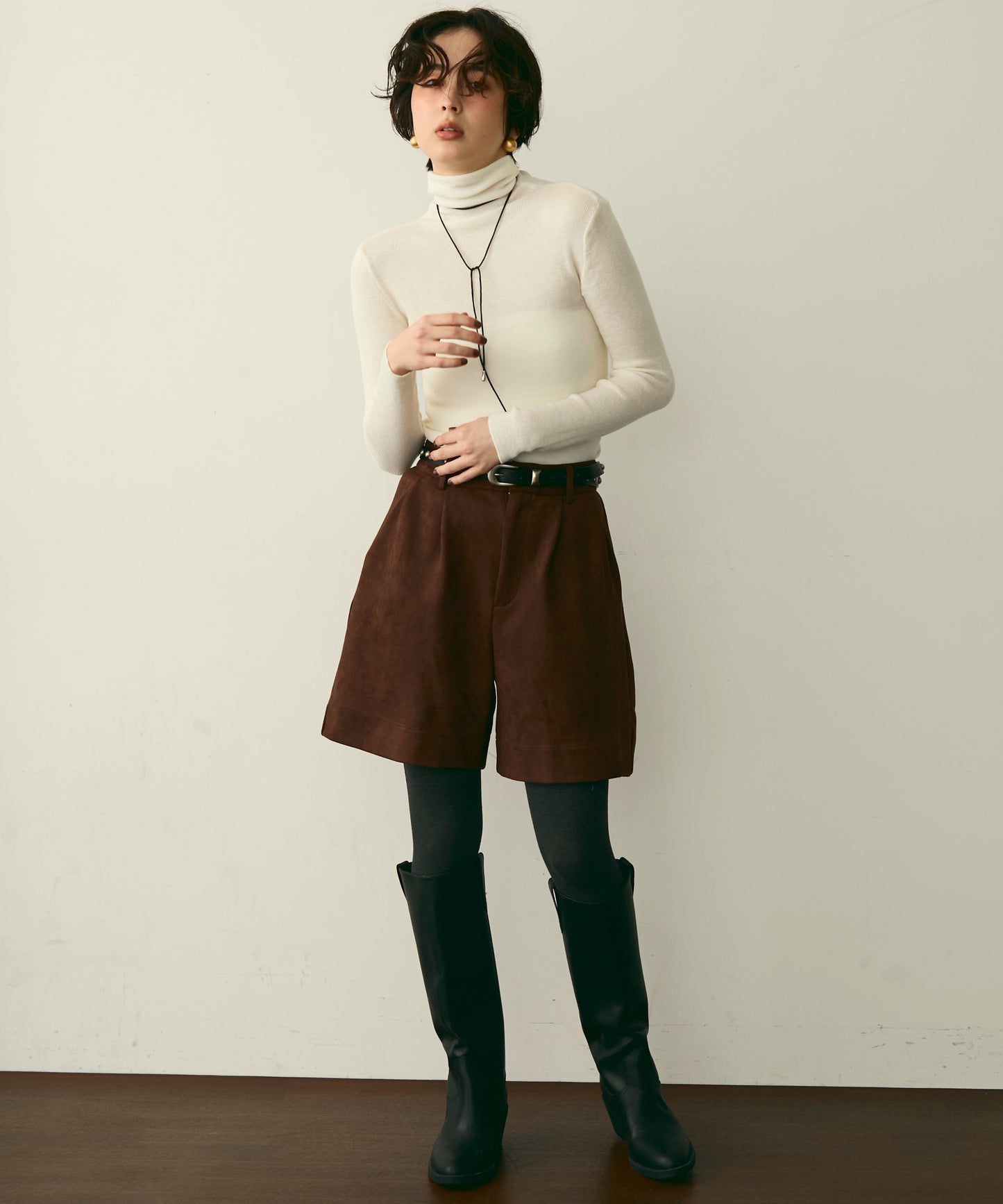 タートルネックリブ編みニットプルオーバー