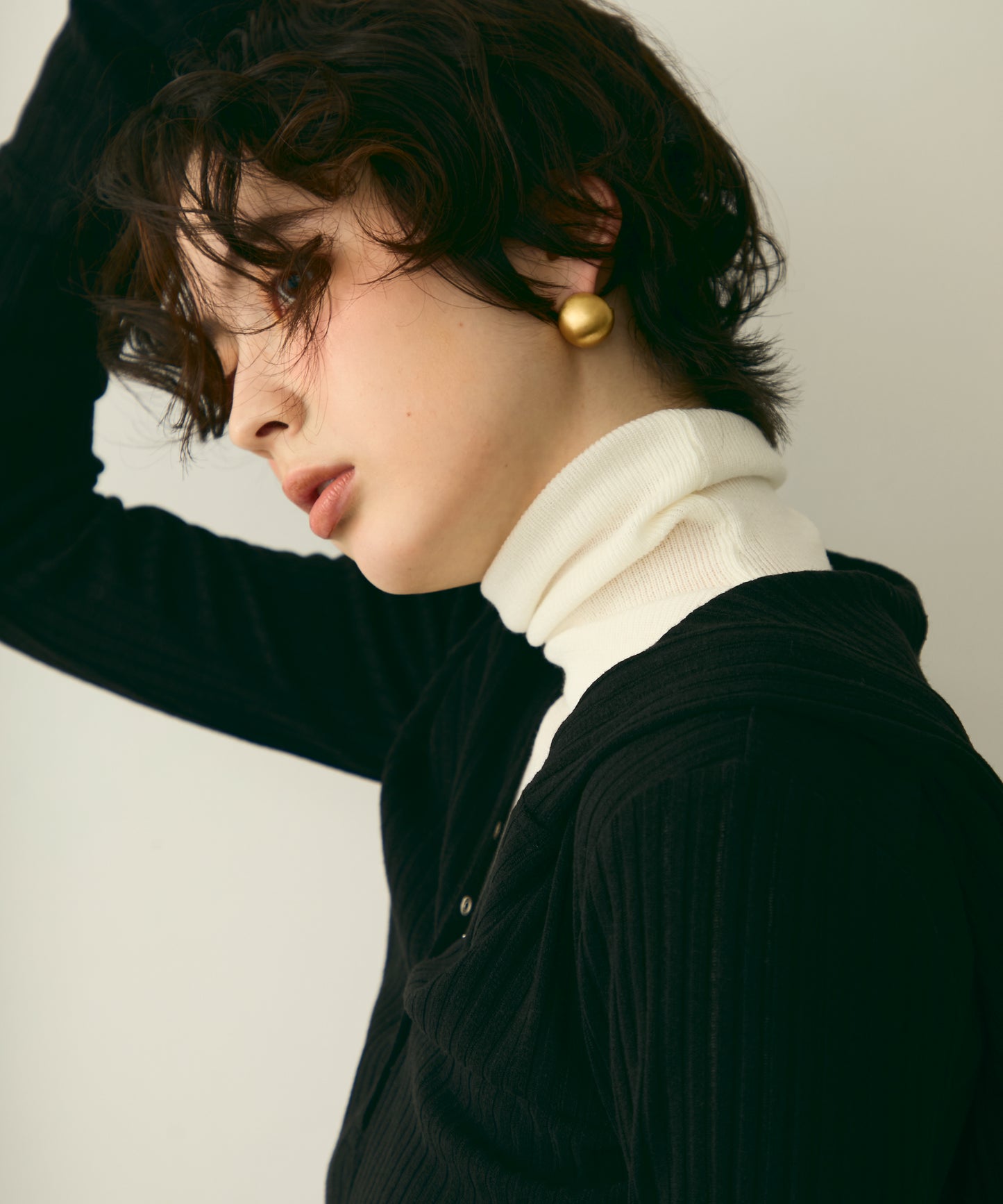 タートルネックリブ編みニットプルオーバー