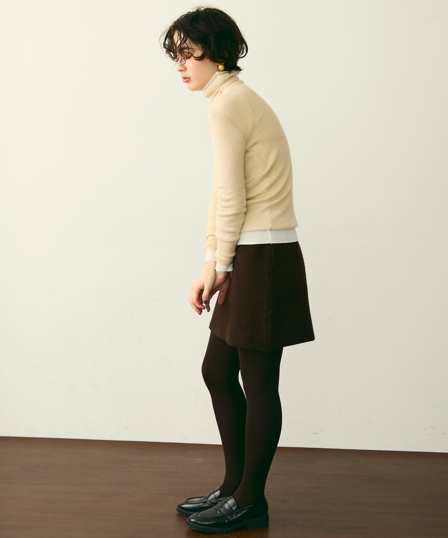 タートルネックリブ編みニットプルオーバー