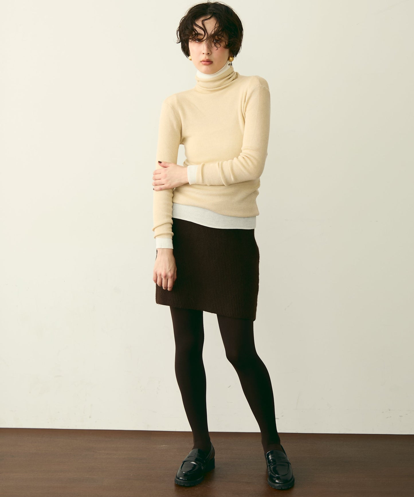 タートルネックリブ編みニットプルオーバー