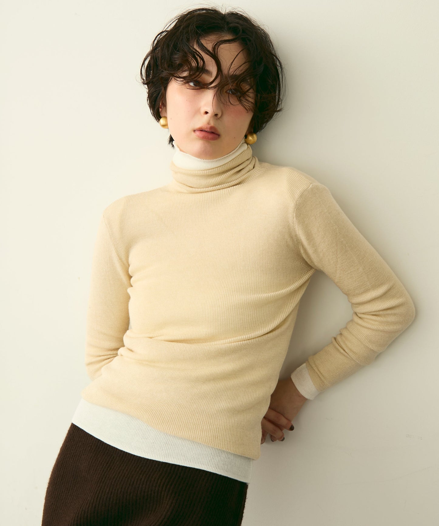 タートルネックリブ編みニットプルオーバー