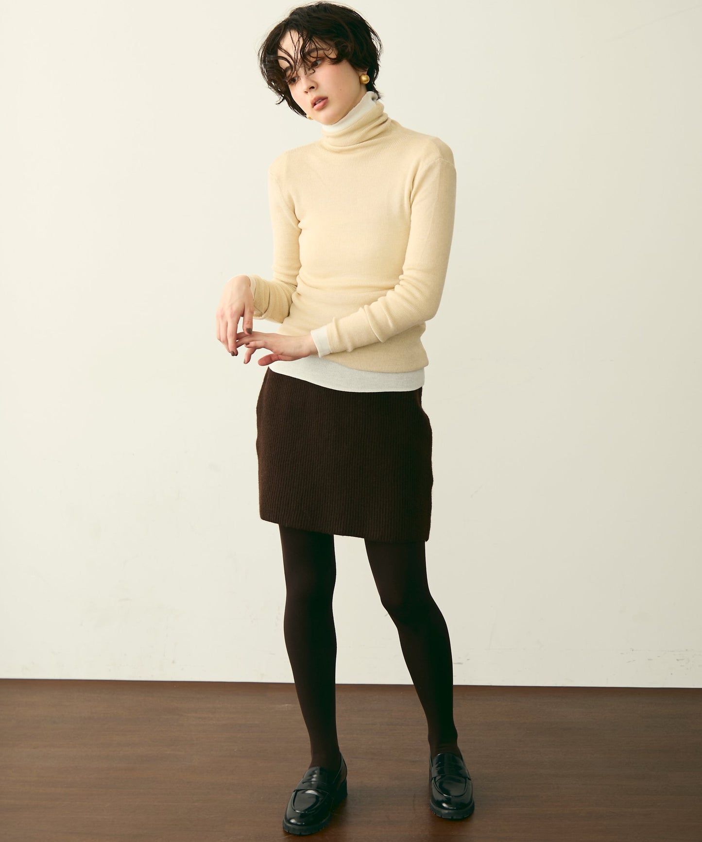 タートルネックリブ編みニットプルオーバー