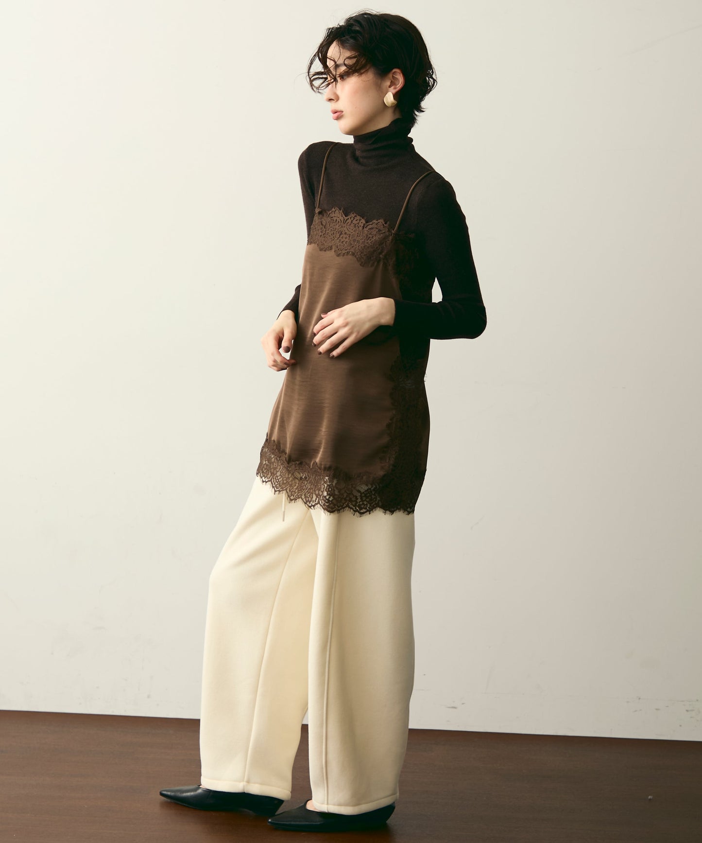 タートルネックリブ編みニットプルオーバー