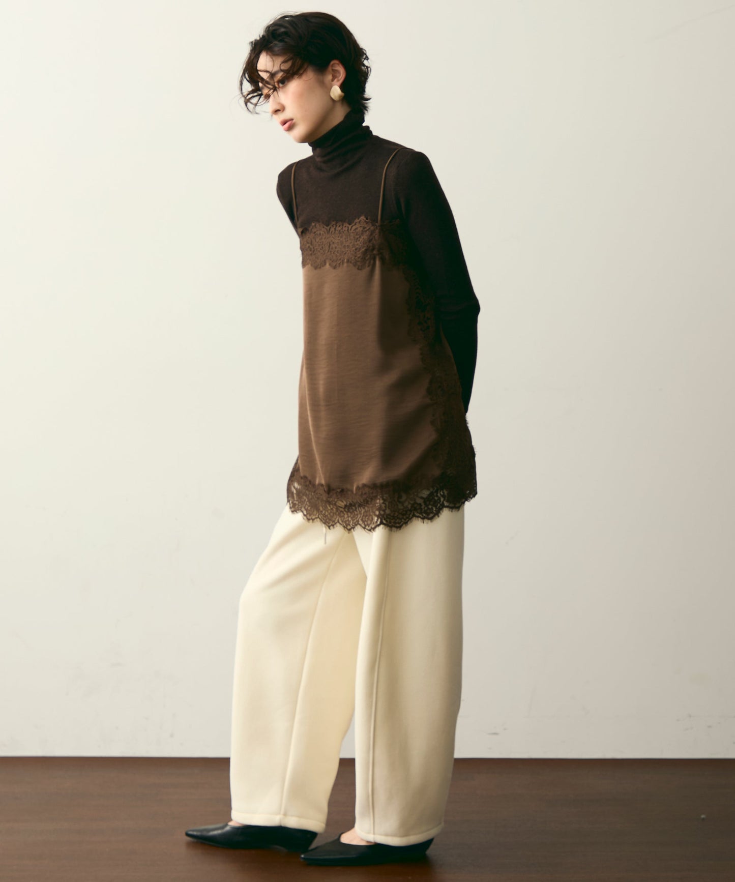 タートルネックリブ編みニットプルオーバー