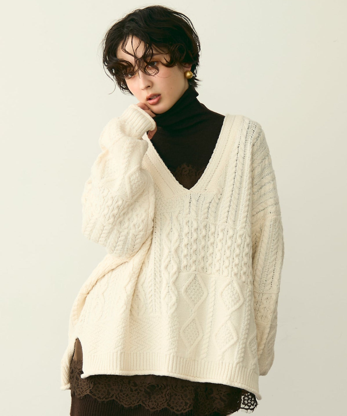 タートルネックリブ編みニットプルオーバー