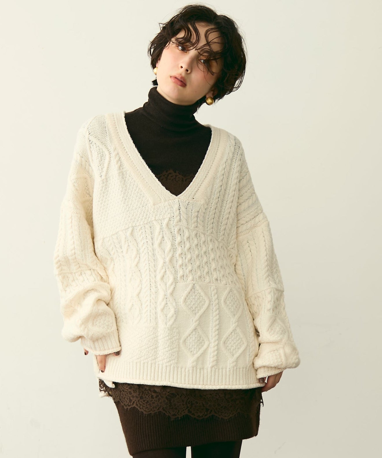 タートルネックリブ編みニットプルオーバー