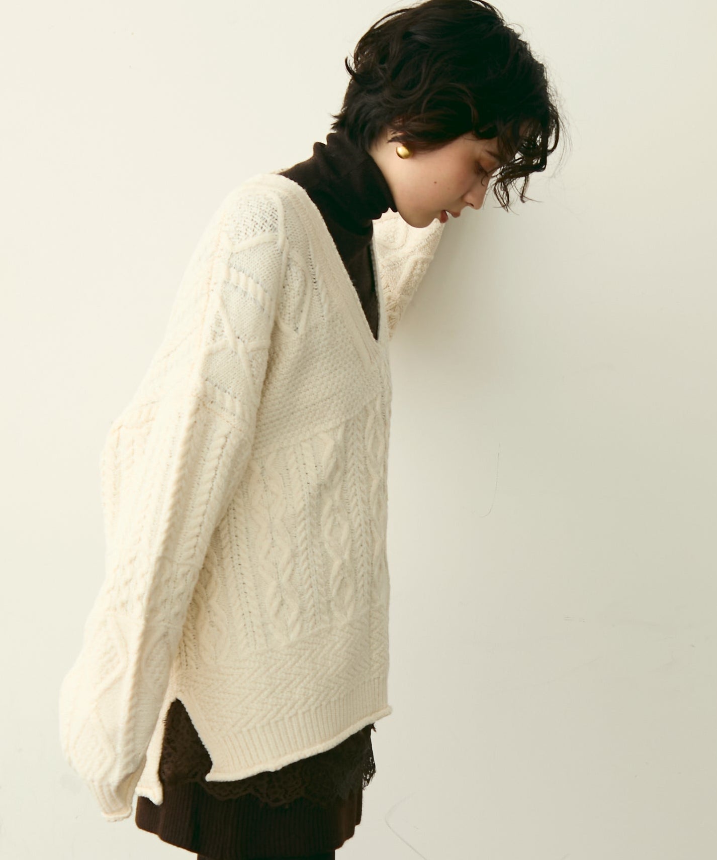タートルネックリブ編みニットプルオーバー