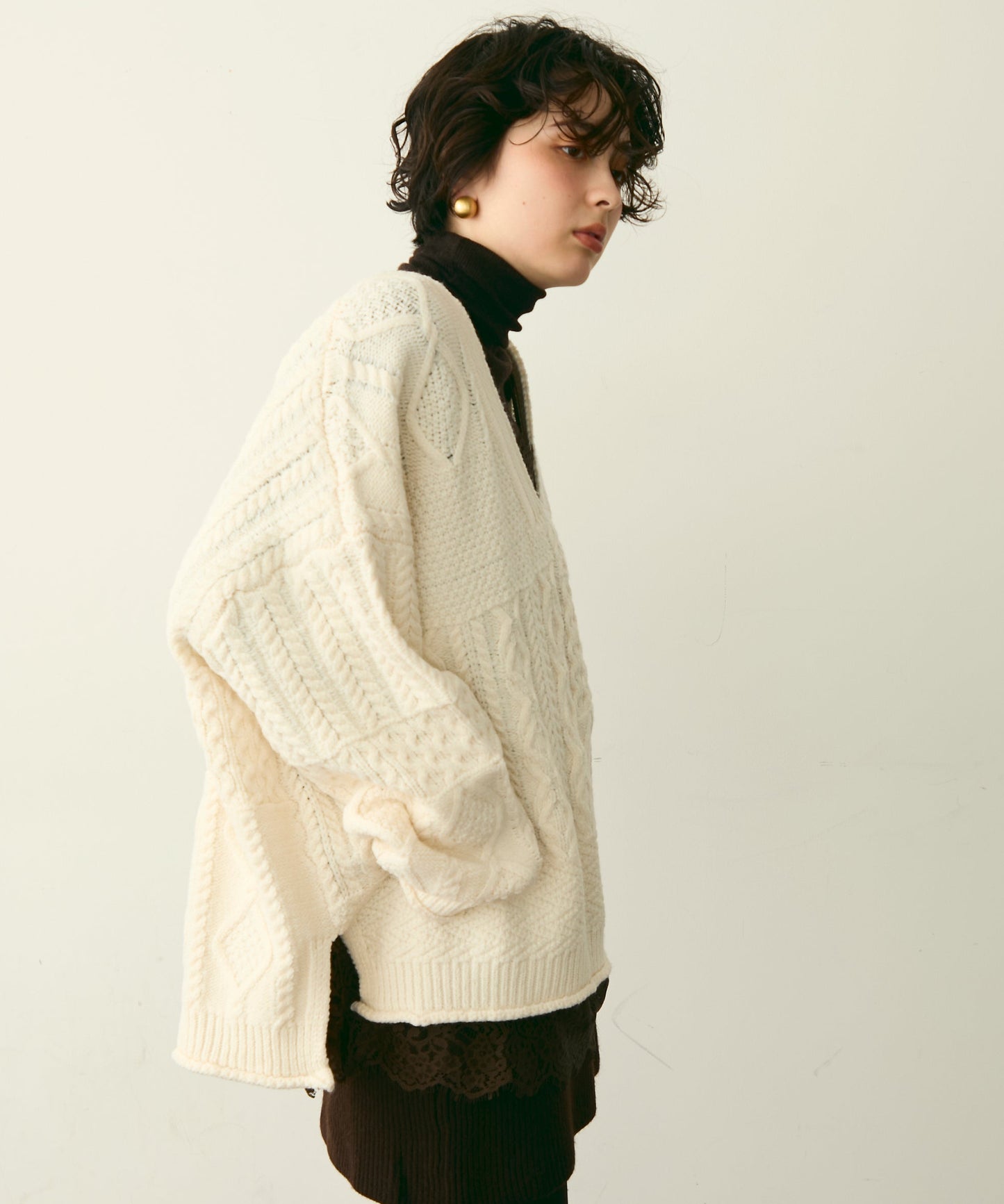 タートルネックリブ編みニットプルオーバー
