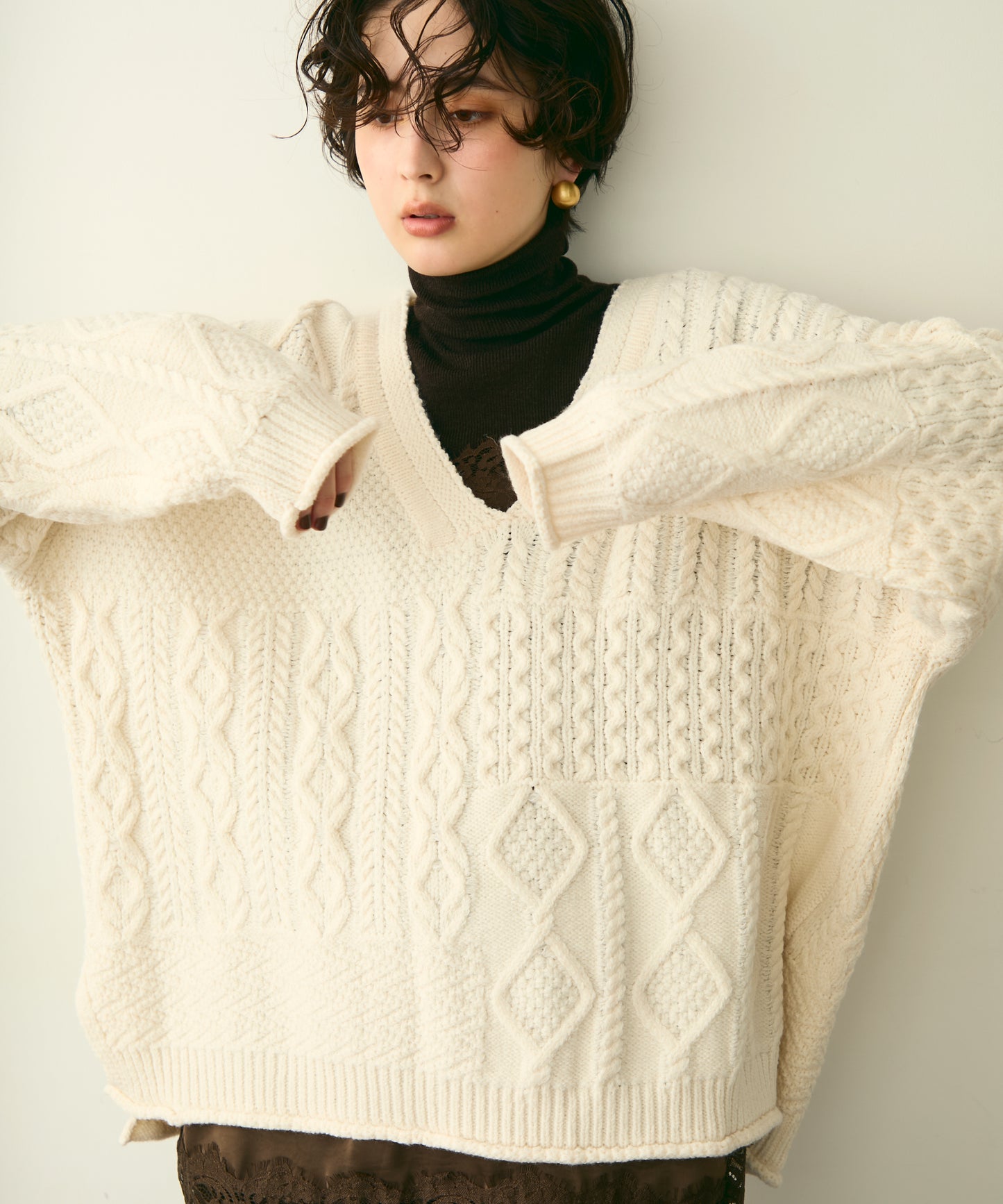 タートルネックリブ編みニットプルオーバー