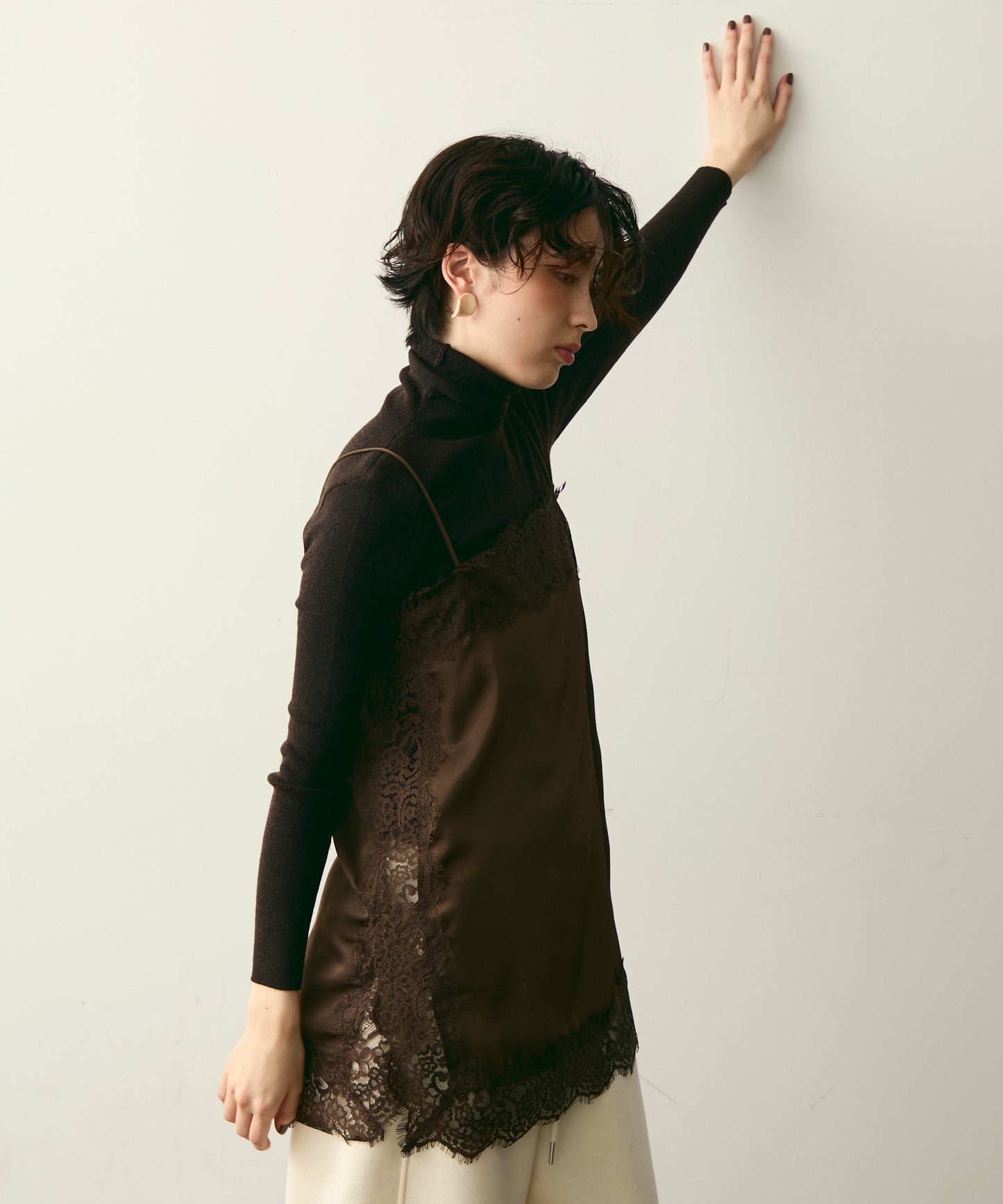 タートルネックリブ編みニットプルオーバー