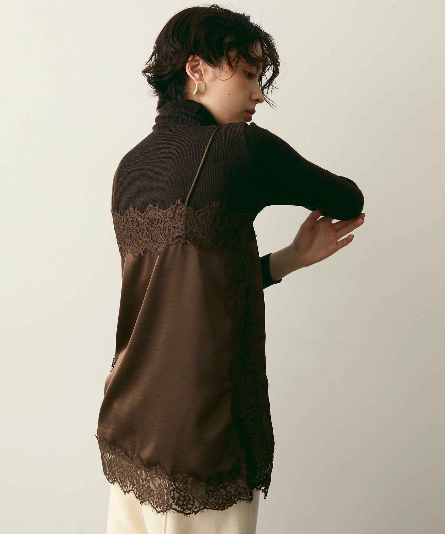 タートルネックリブ編みニットプルオーバー