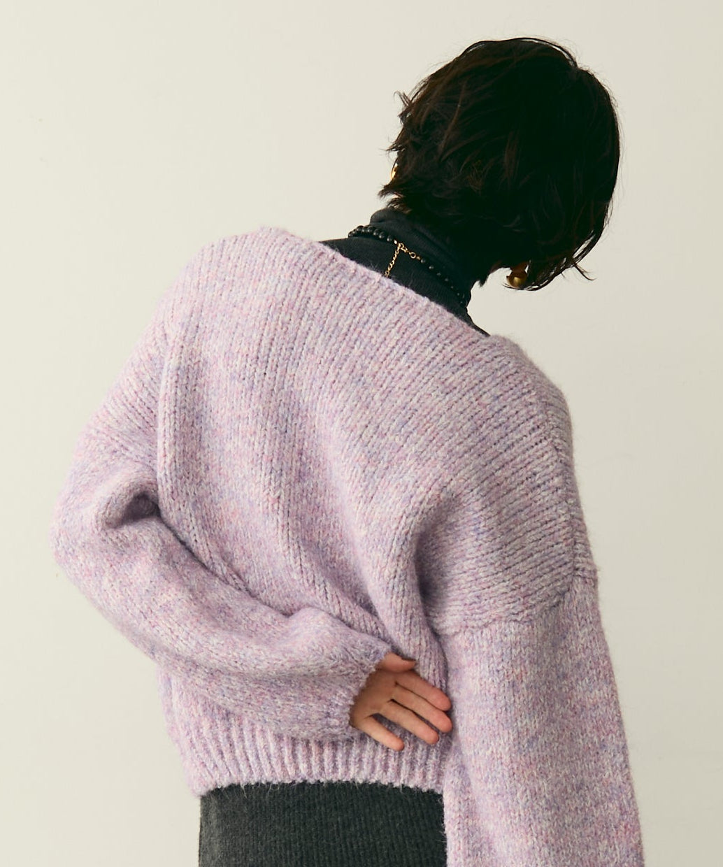 タートルネックリブ編みニットプルオーバー