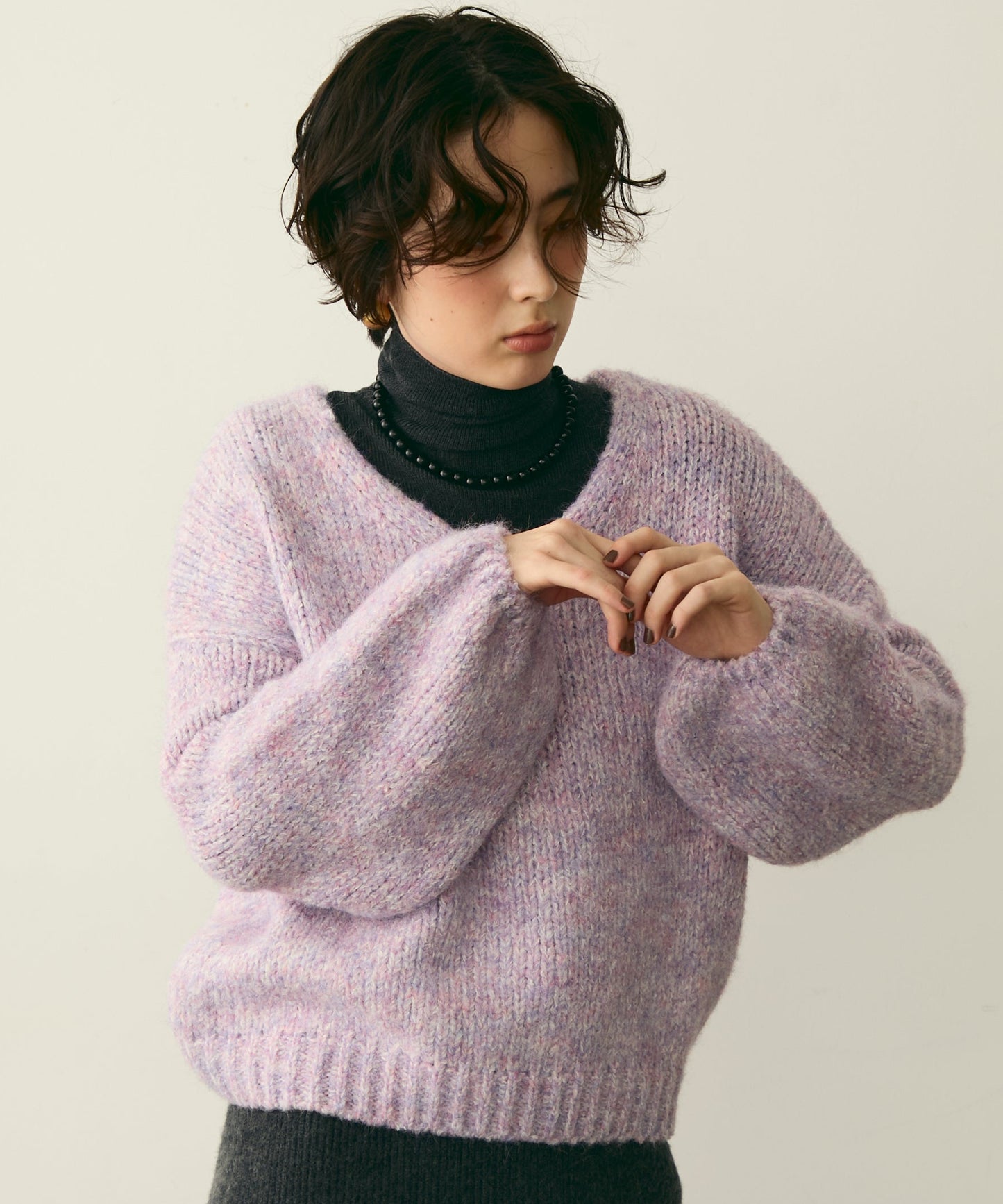 タートルネックリブ編みニットプルオーバー
