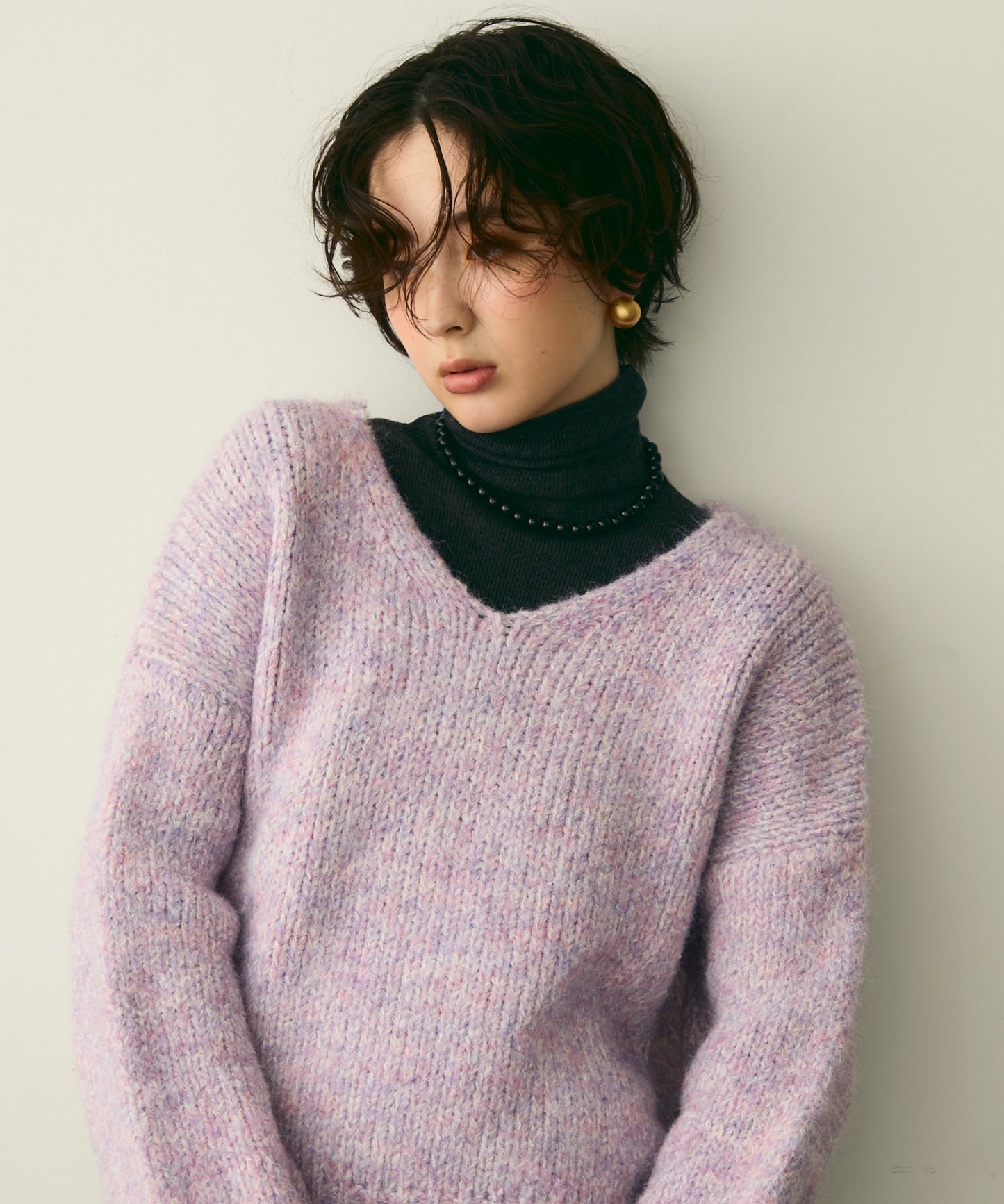 タートルネックリブ編みニットプルオーバー