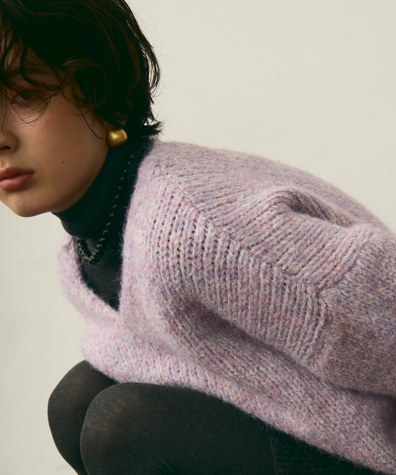 タートルネックリブ編みニットプルオーバー