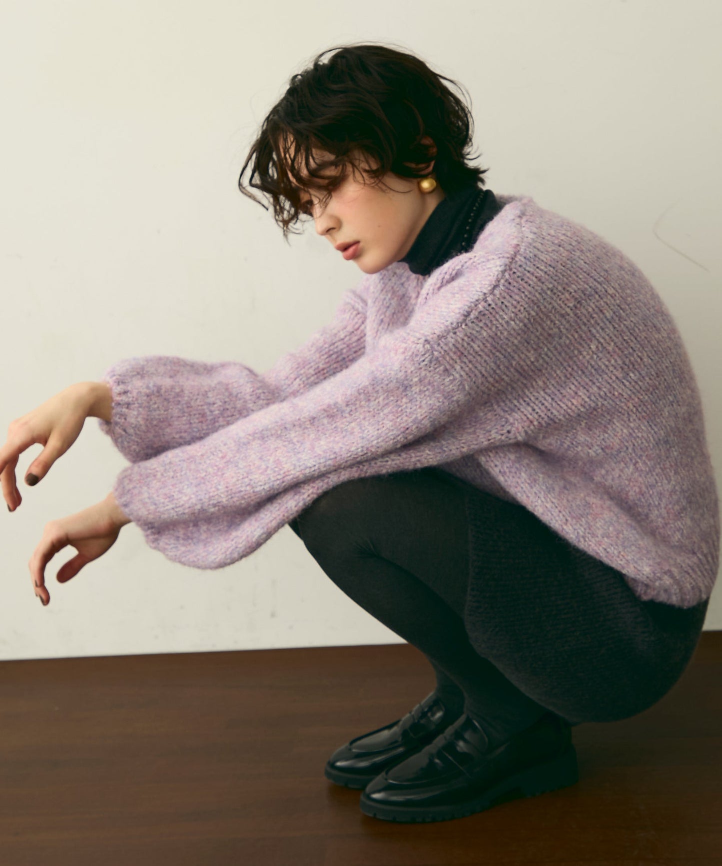 タートルネックリブ編みニットプルオーバー