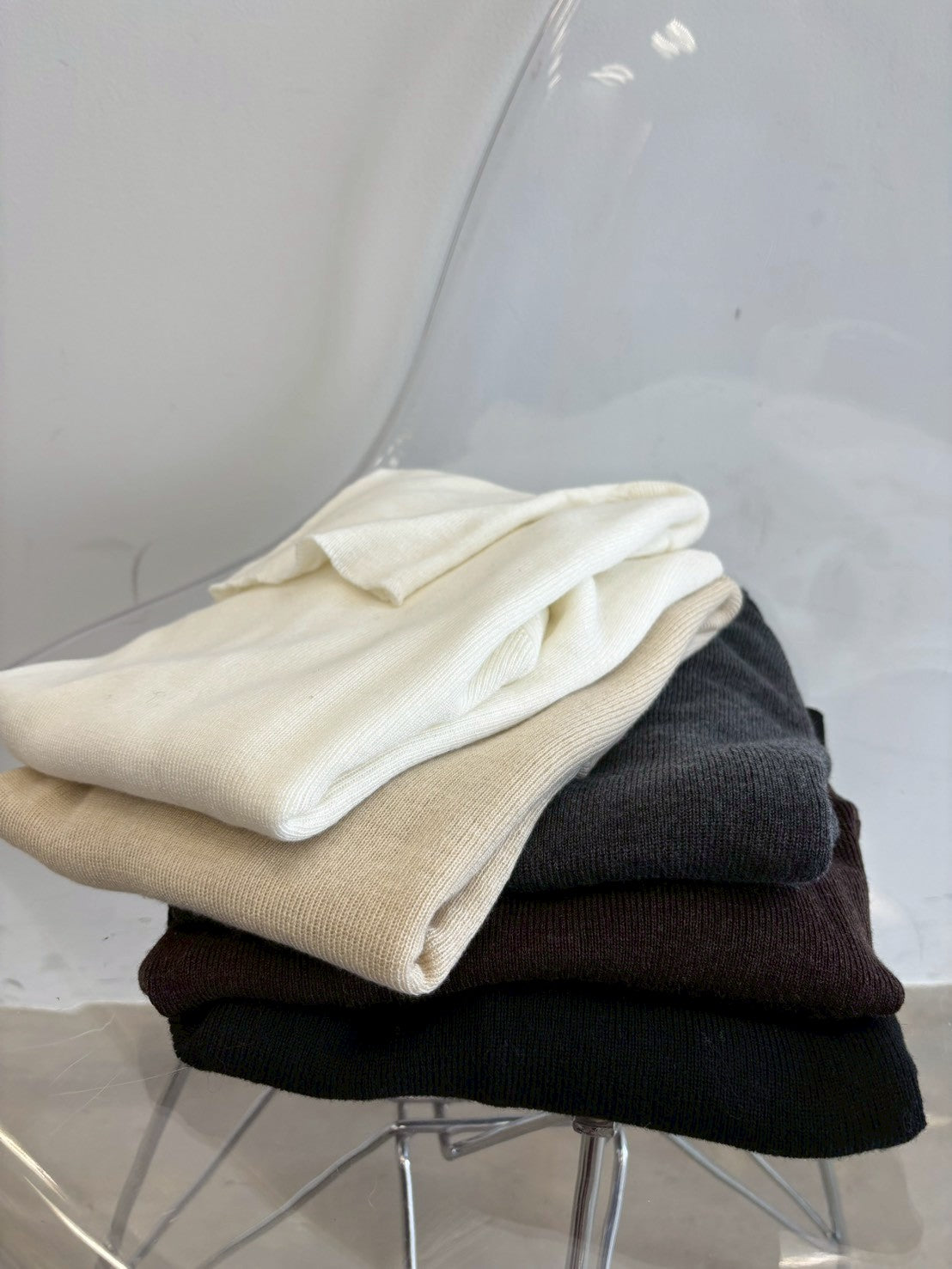 タートルネックリブ編みニットプルオーバー