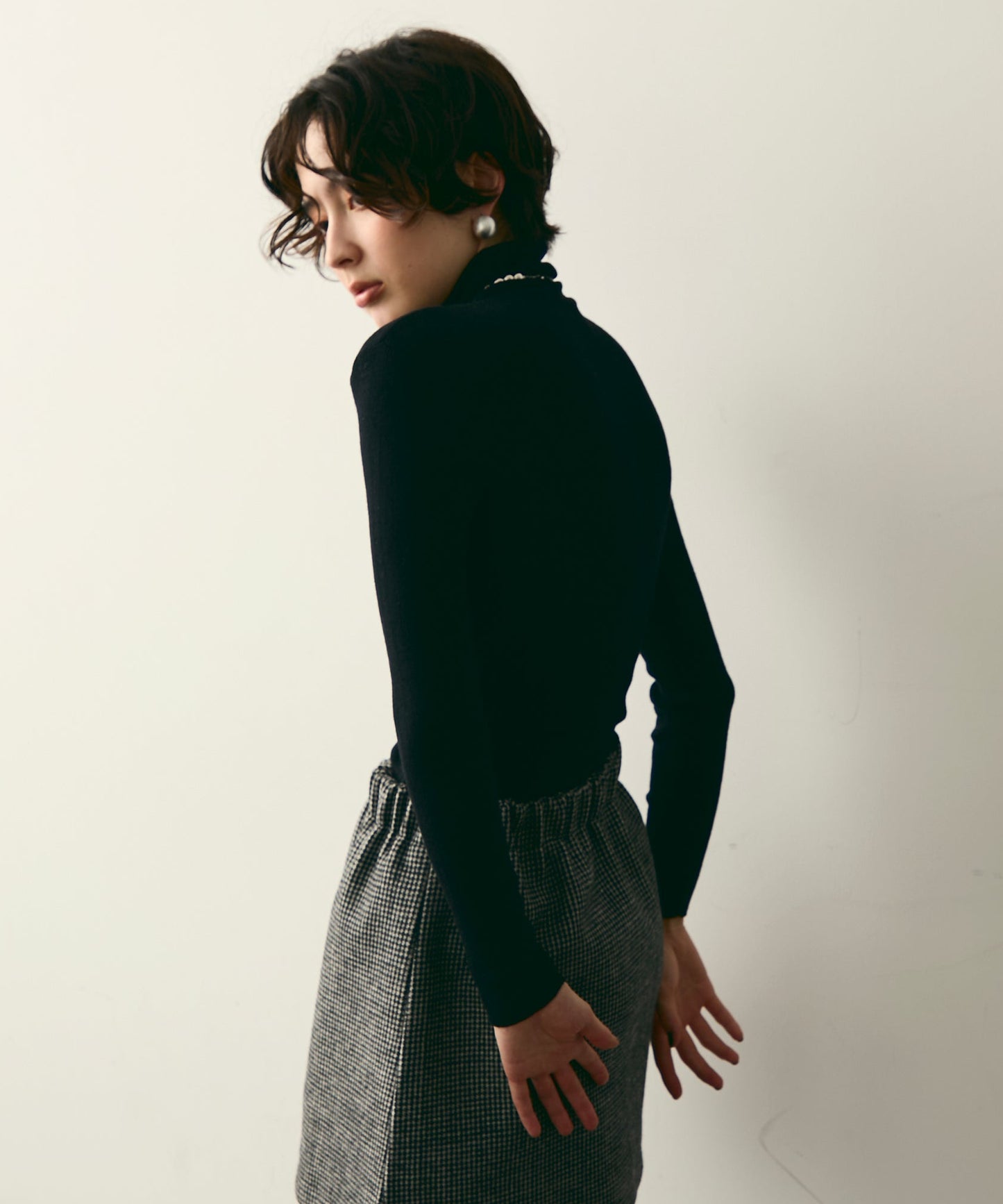 タートルネックリブ編みニットプルオーバー