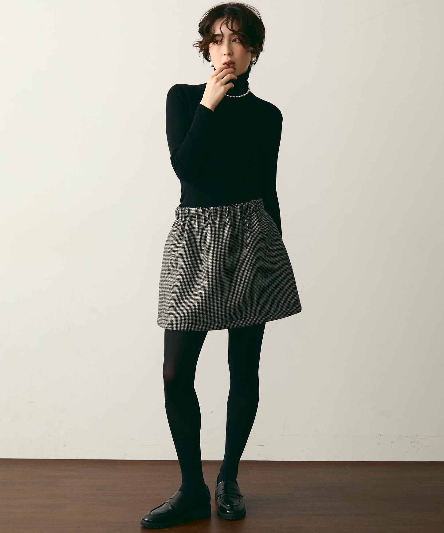 タートルネックリブ編みニットプルオーバー