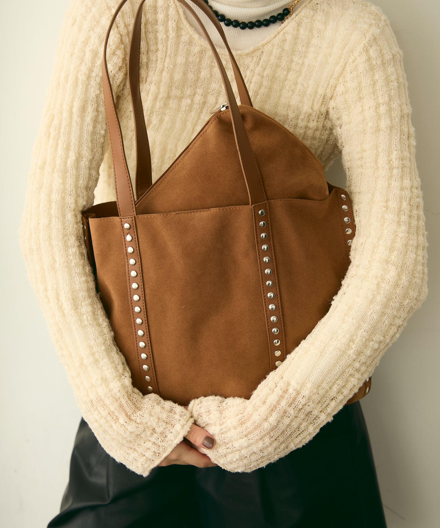 【ポーチ付】スタッズ付きスエードショルダーバッグ