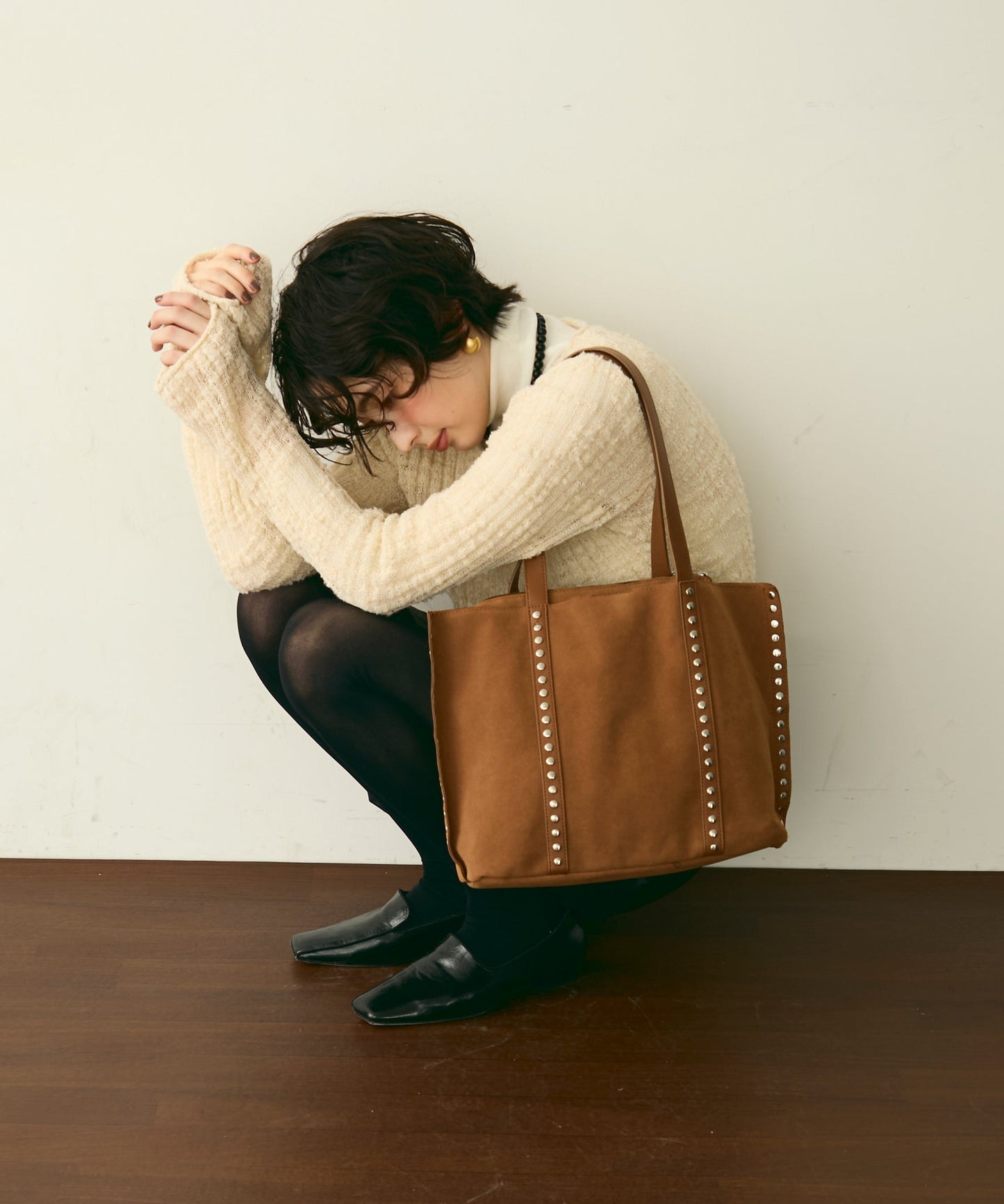 【ポーチ付】スタッズ付きスエードショルダーバッグ