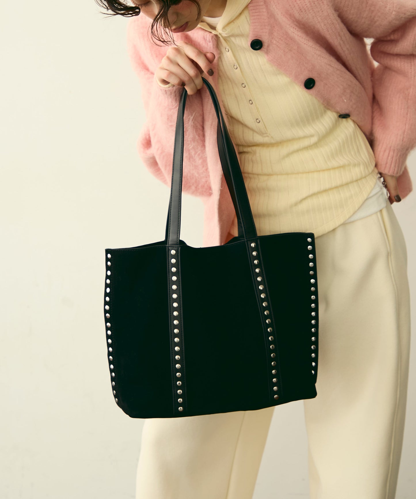 【ポーチ付】スタッズ付きスエードショルダーバッグ