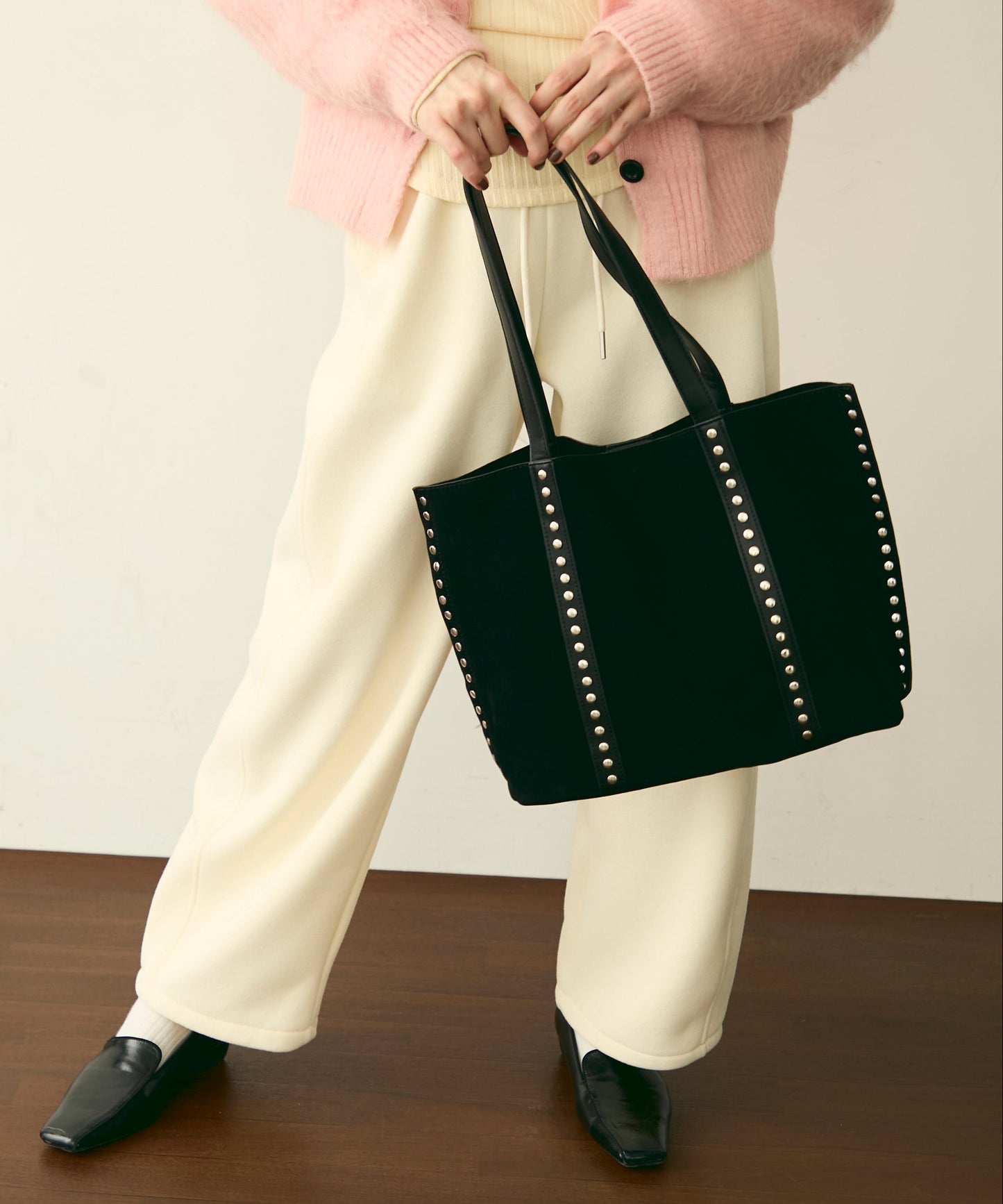 【ポーチ付】スタッズ付きスエードショルダーバッグ