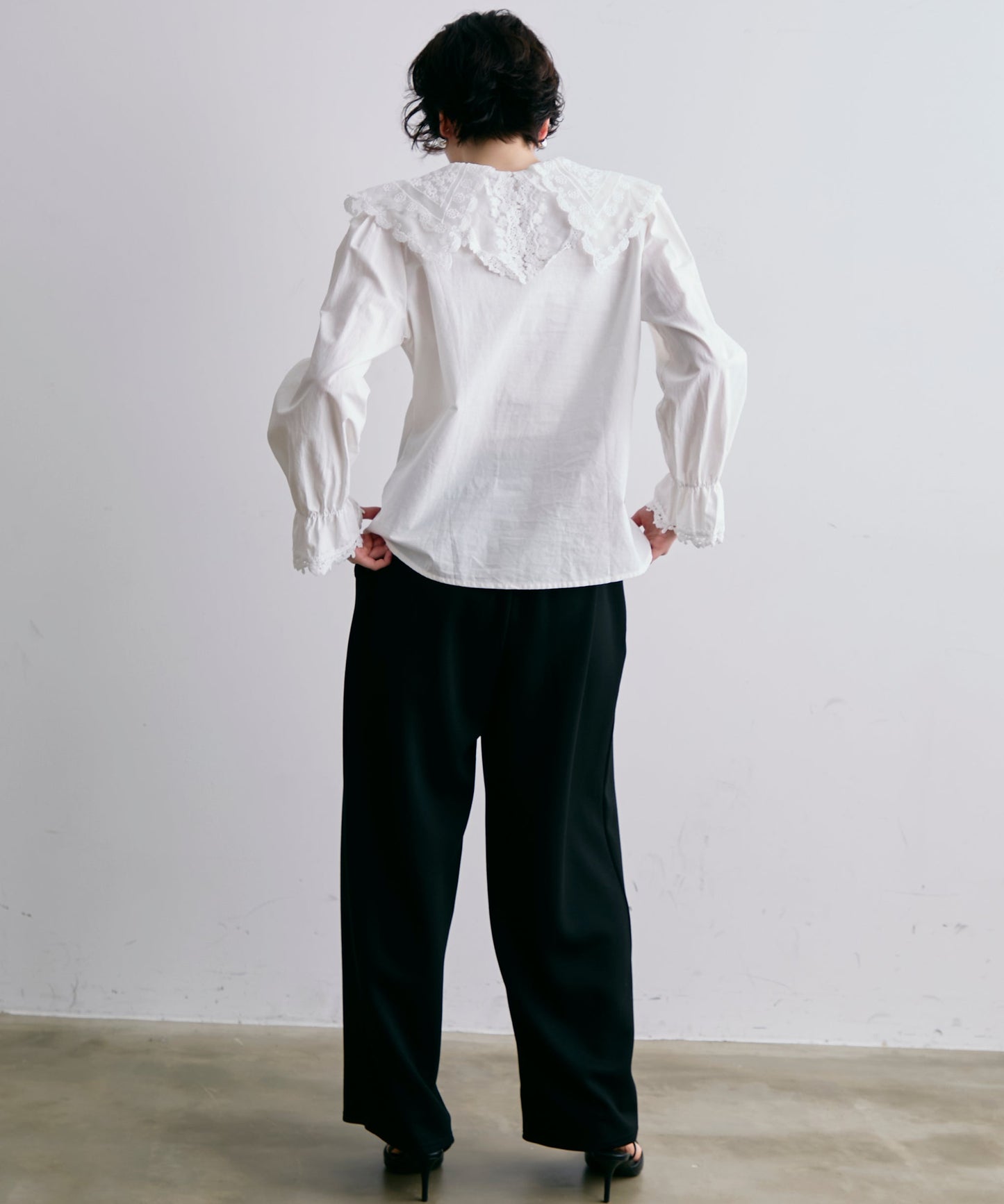 エンブロイダリービッグカラーブラウス