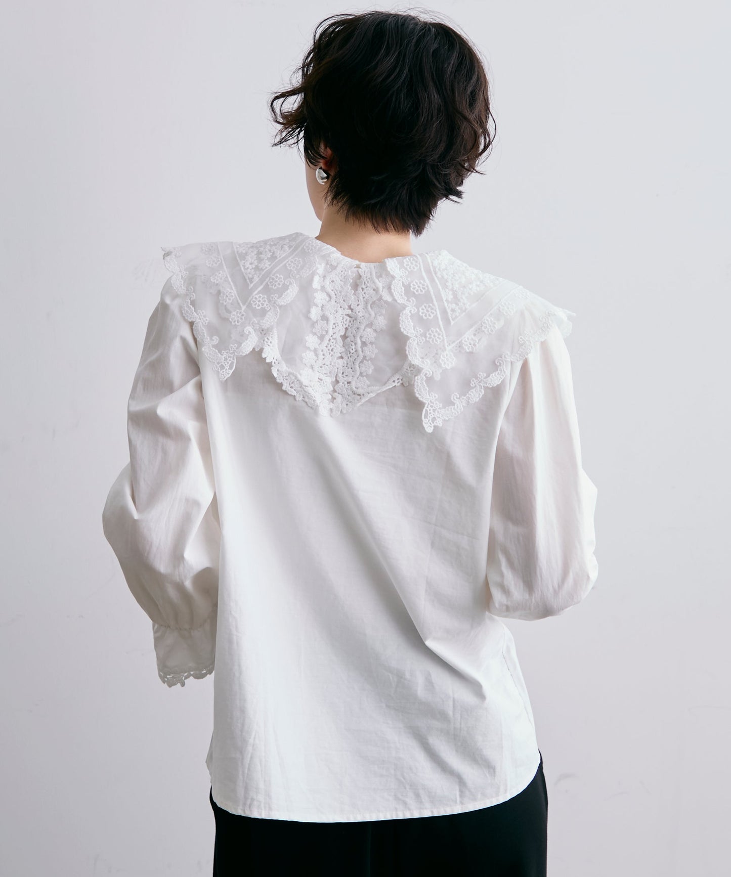 エンブロイダリービッグカラーブラウス