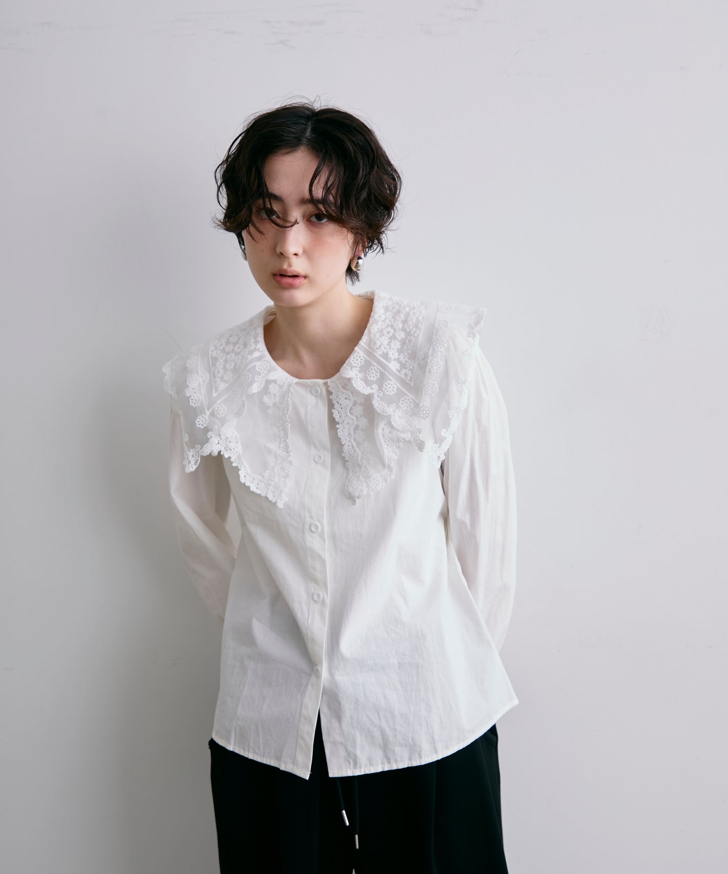 エンブロイダリービッグカラーブラウス