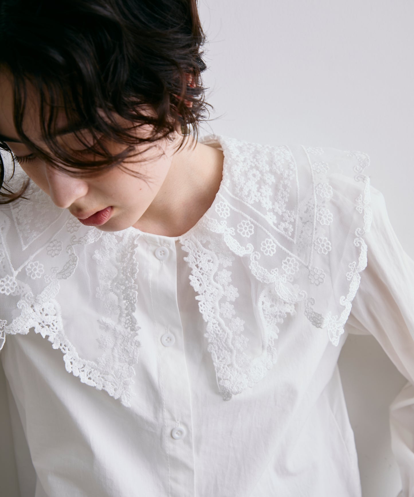 エンブロイダリービッグカラーブラウス