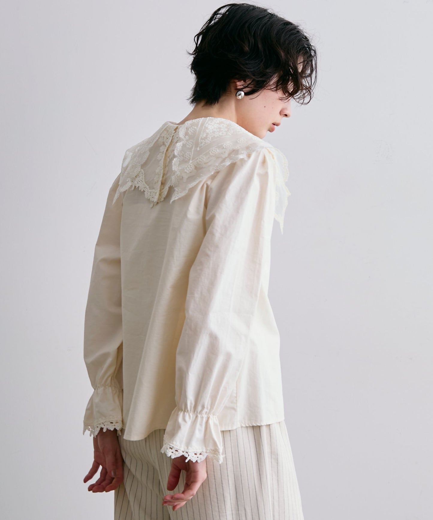 エンブロイダリービッグカラーブラウス