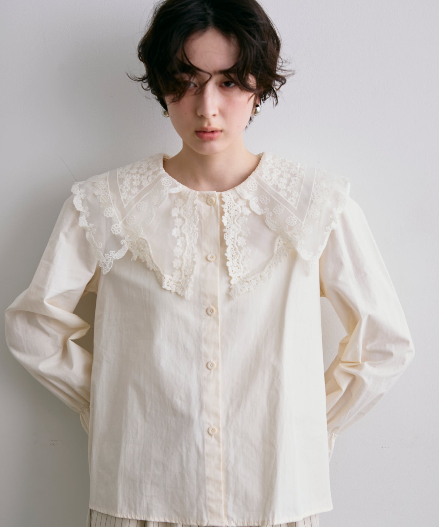 エンブロイダリービッグカラーブラウス