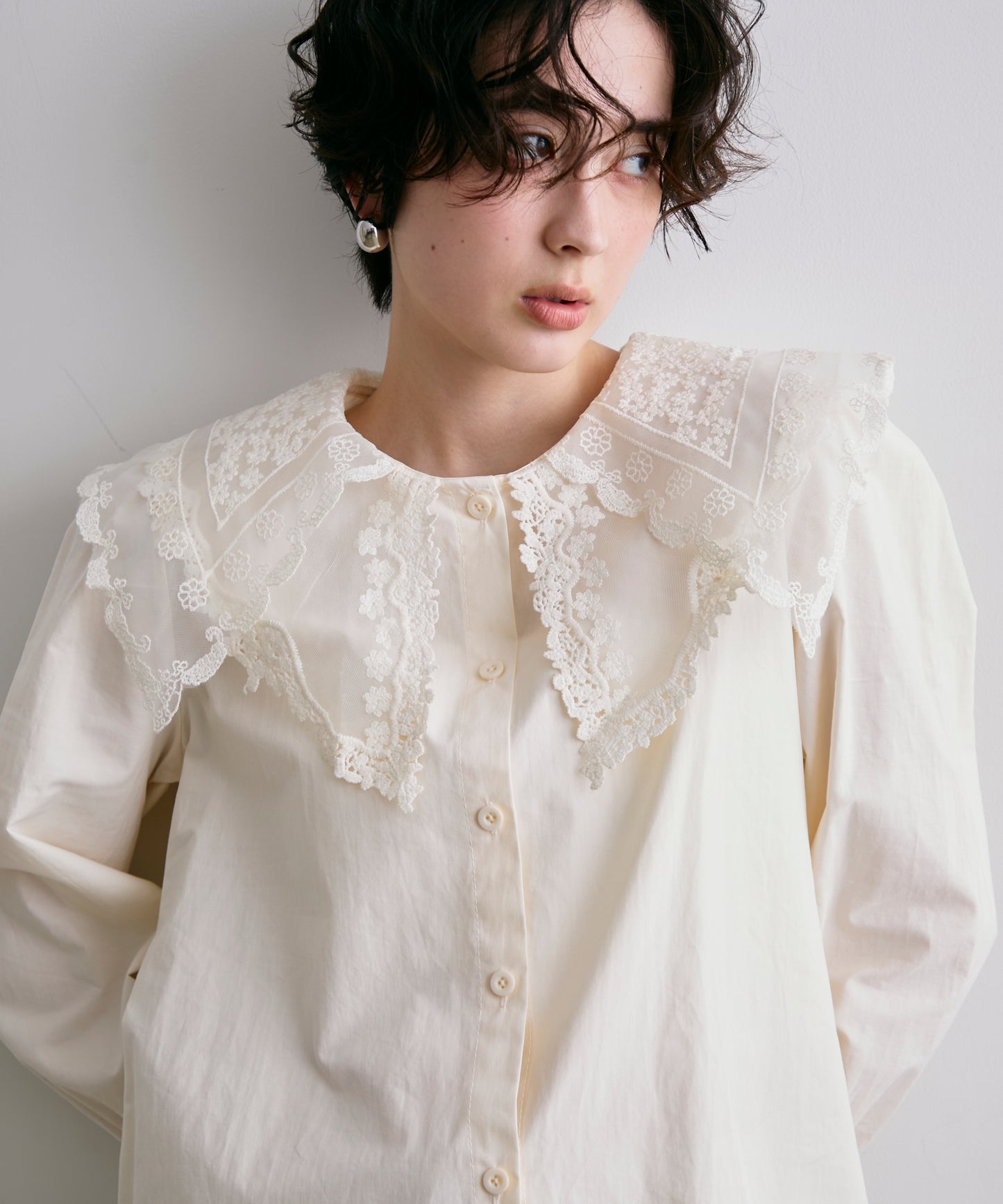 エンブロイダリービッグカラーブラウス