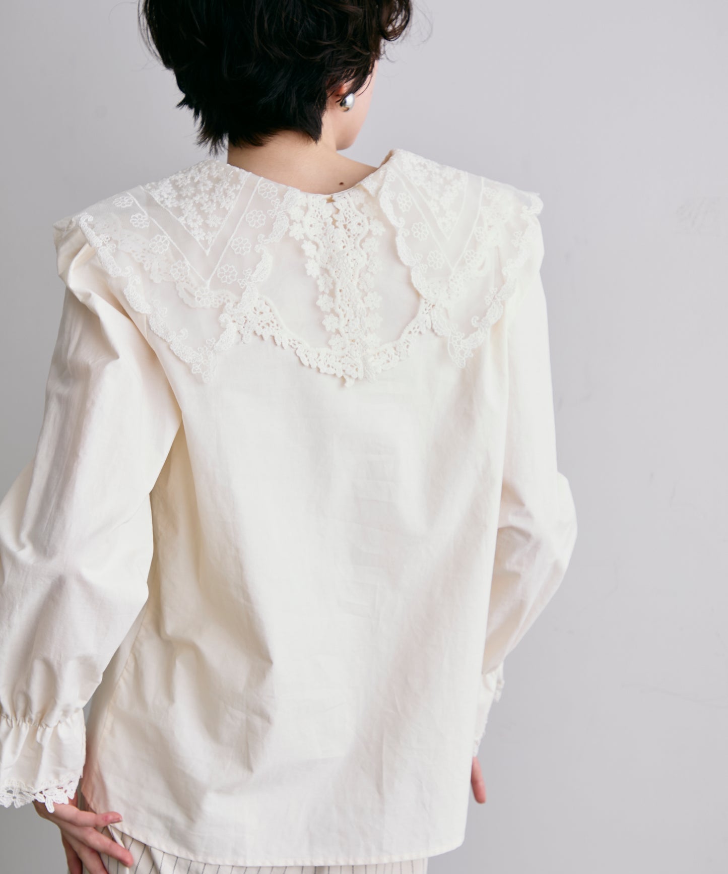 エンブロイダリービッグカラーブラウス