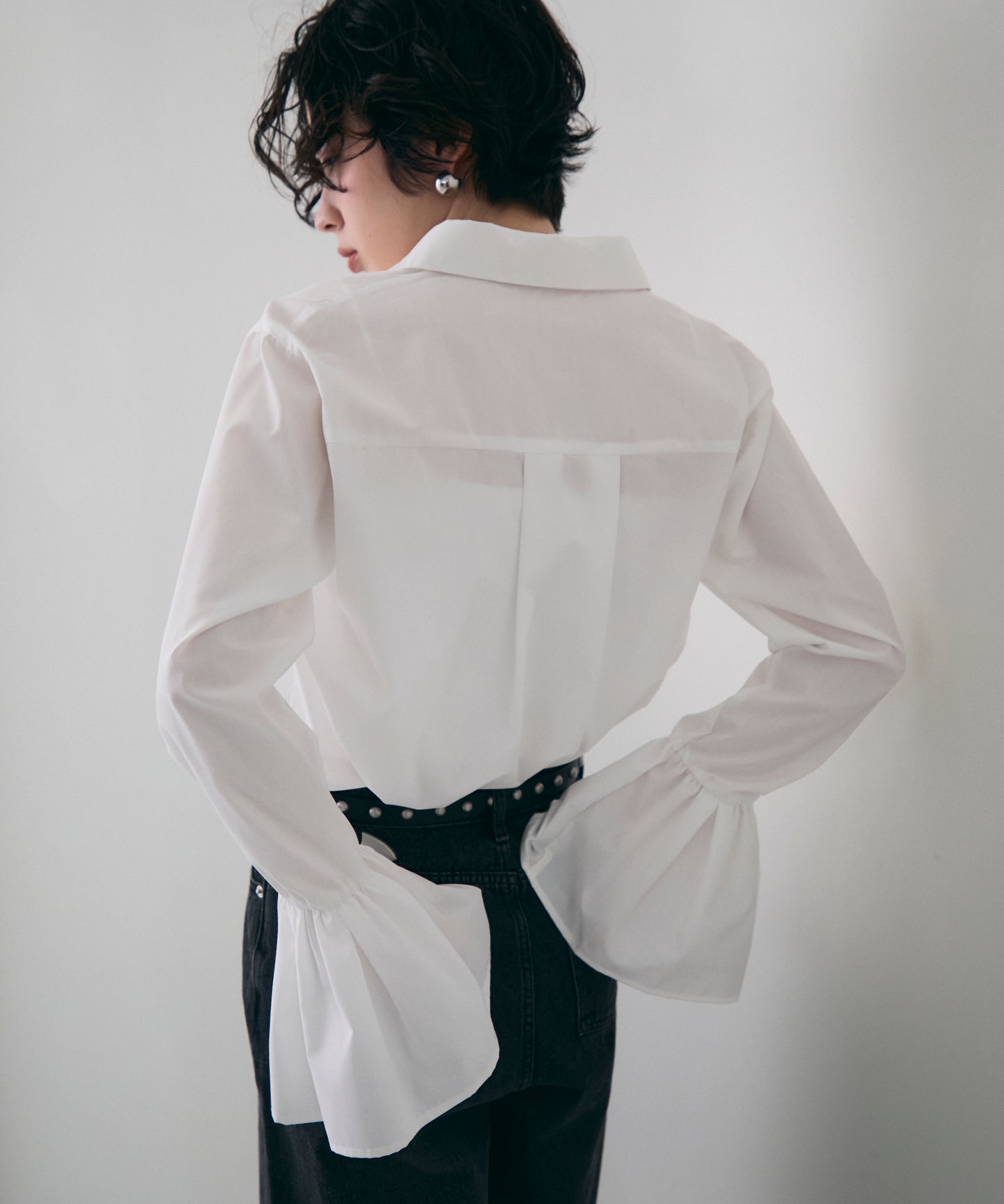 袖フレアーシャツ