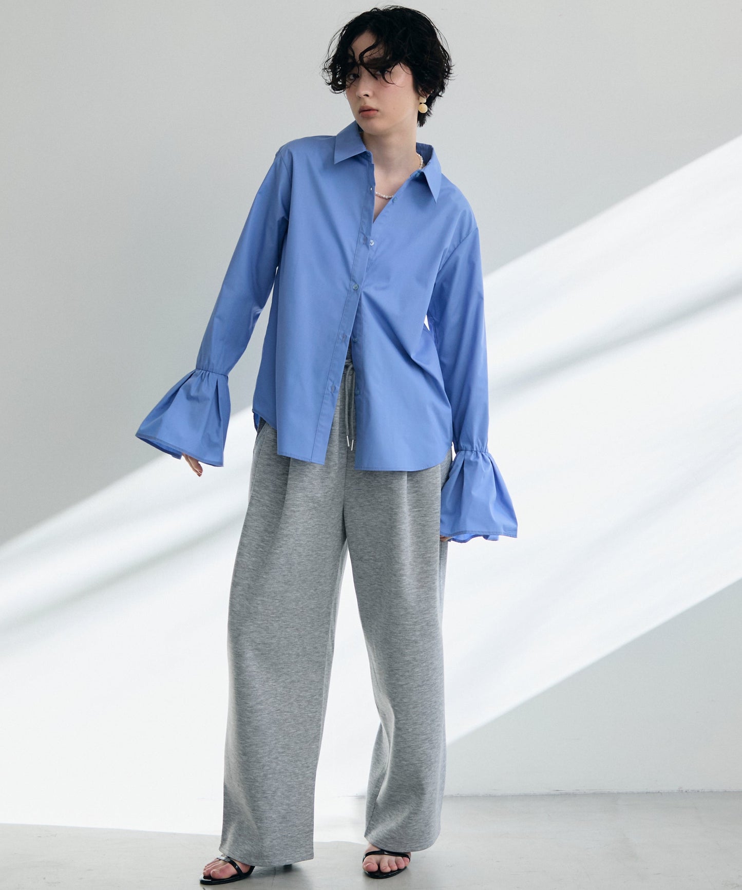 袖フレアーシャツ