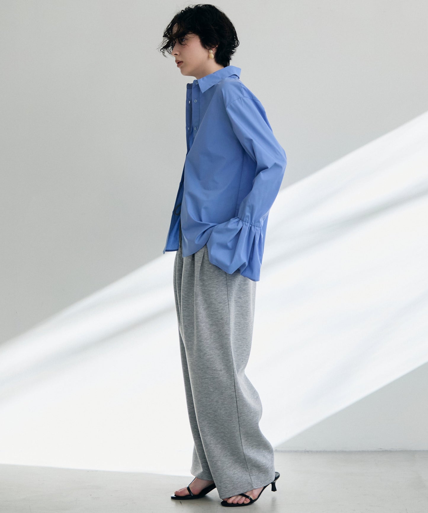 袖フレアーシャツ