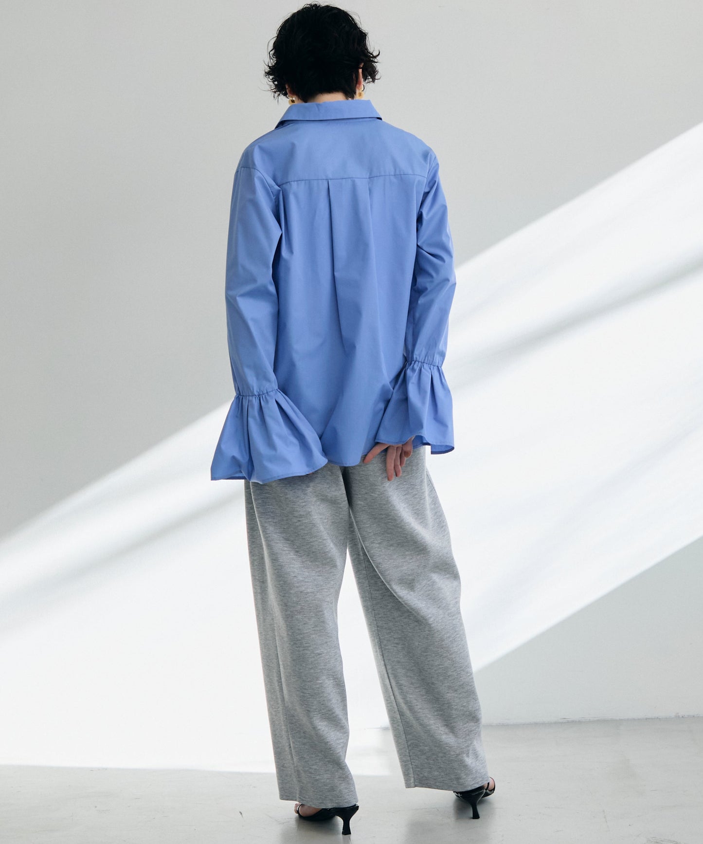 袖フレアーシャツ