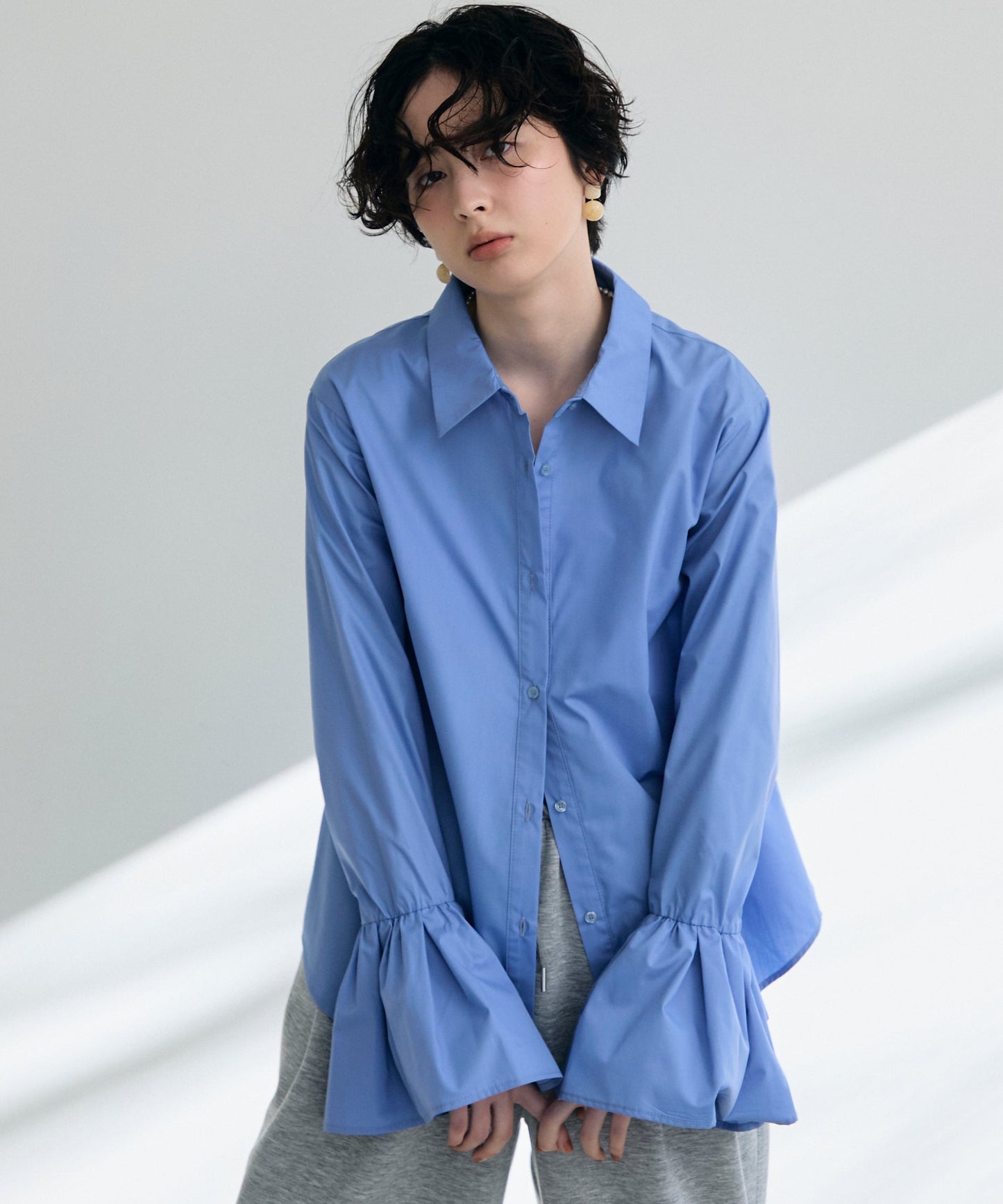 袖フレアーシャツ