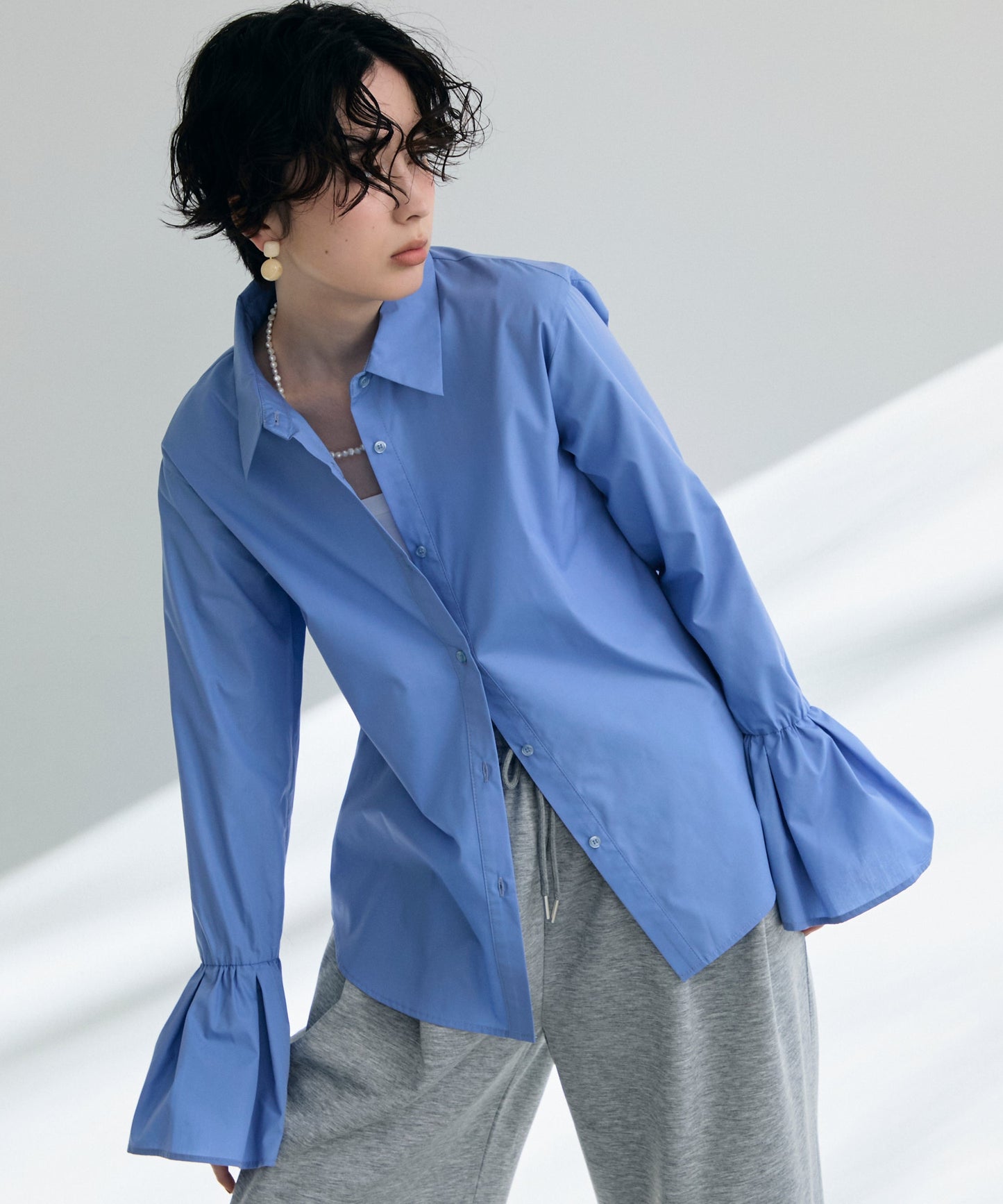 袖フレアーシャツ