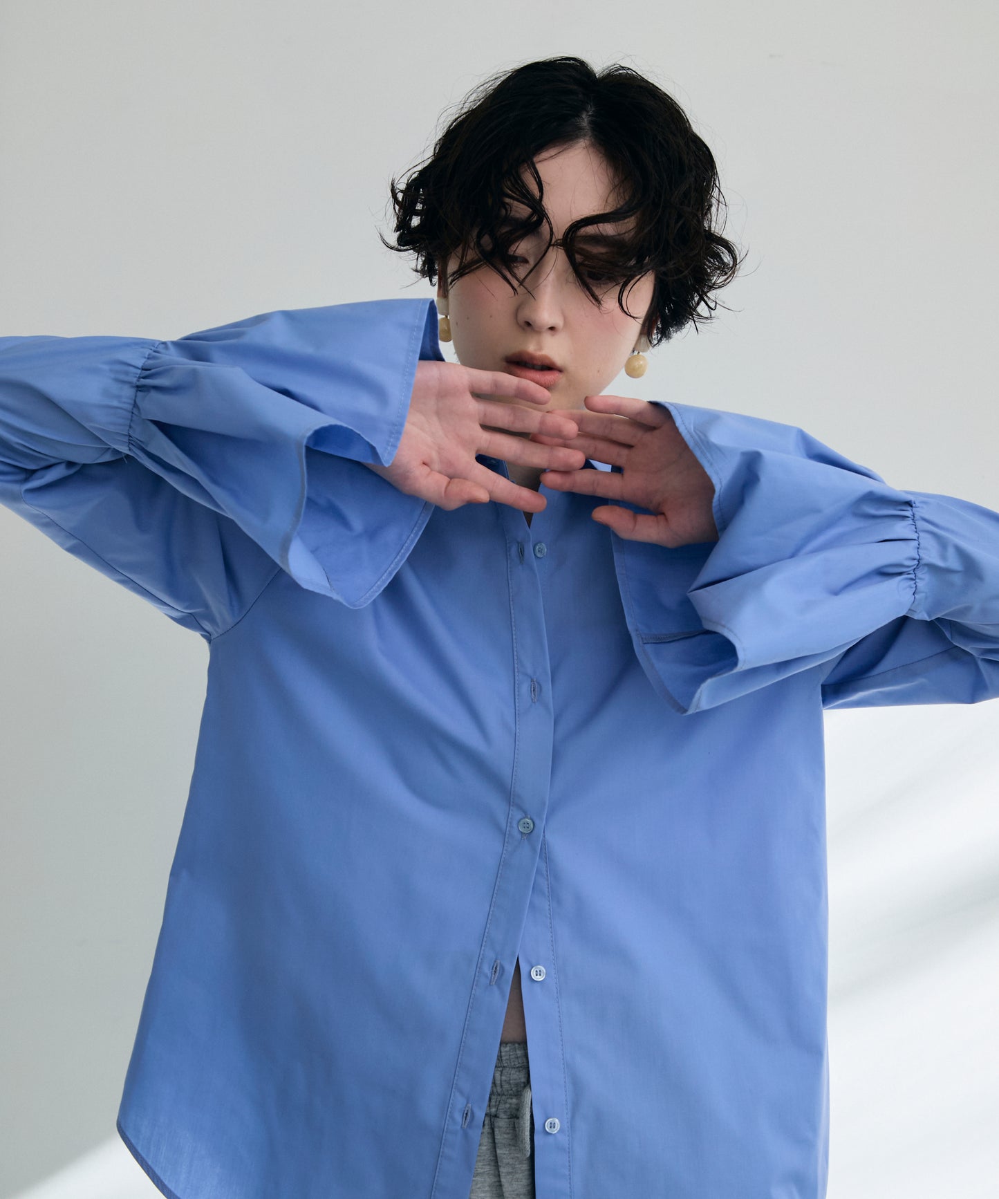 袖フレアーシャツ